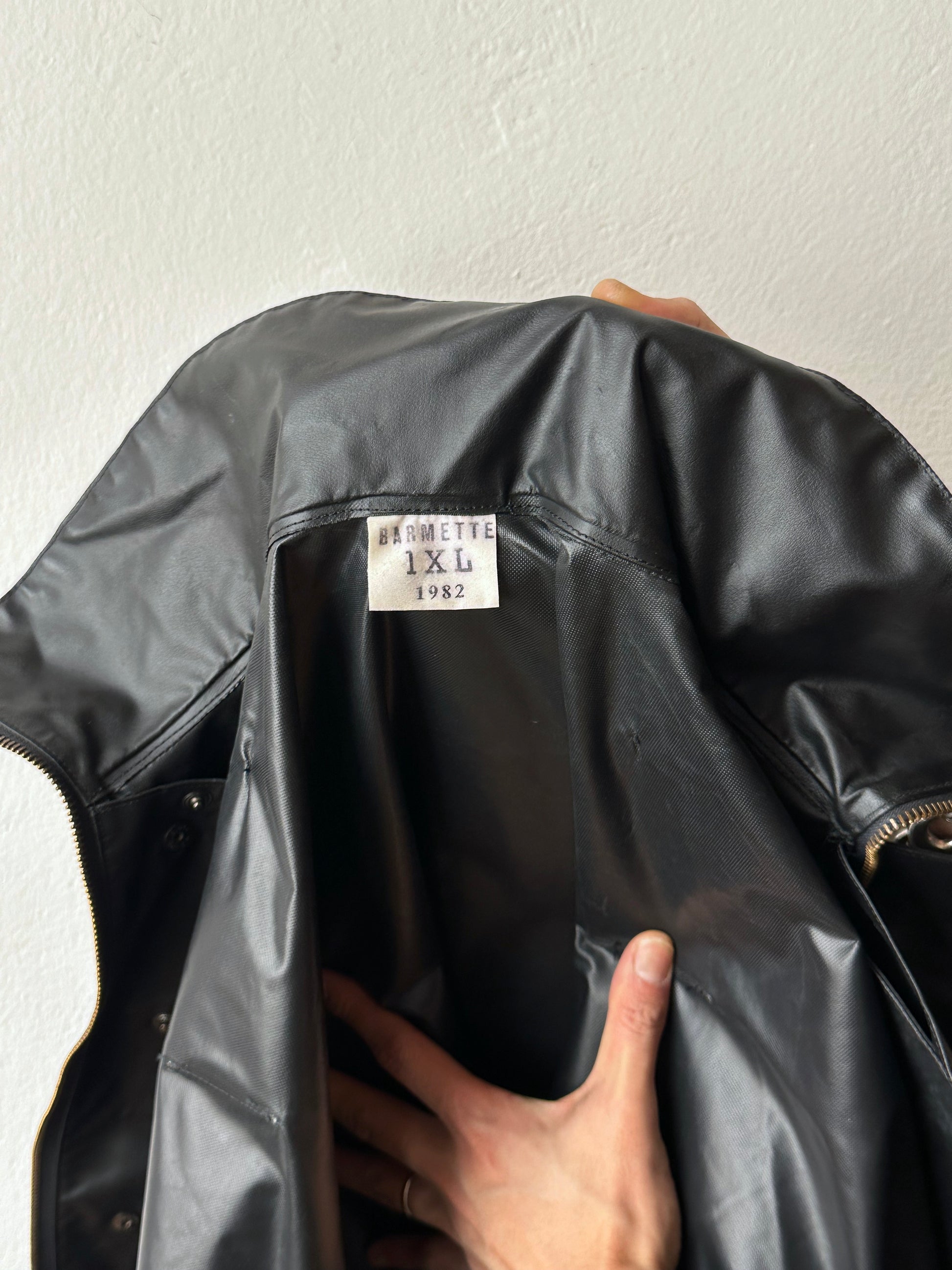 1982 French Military black rubber coat 80年代 フランス軍 レインコート ラバー 黒 Army Toto Praha Vintage clothing shop Antique shop 古着屋 プラハ Showroom appointment Prague ユーロ古着 ヨーロッパ古着 古着卸 ヴィンテージ