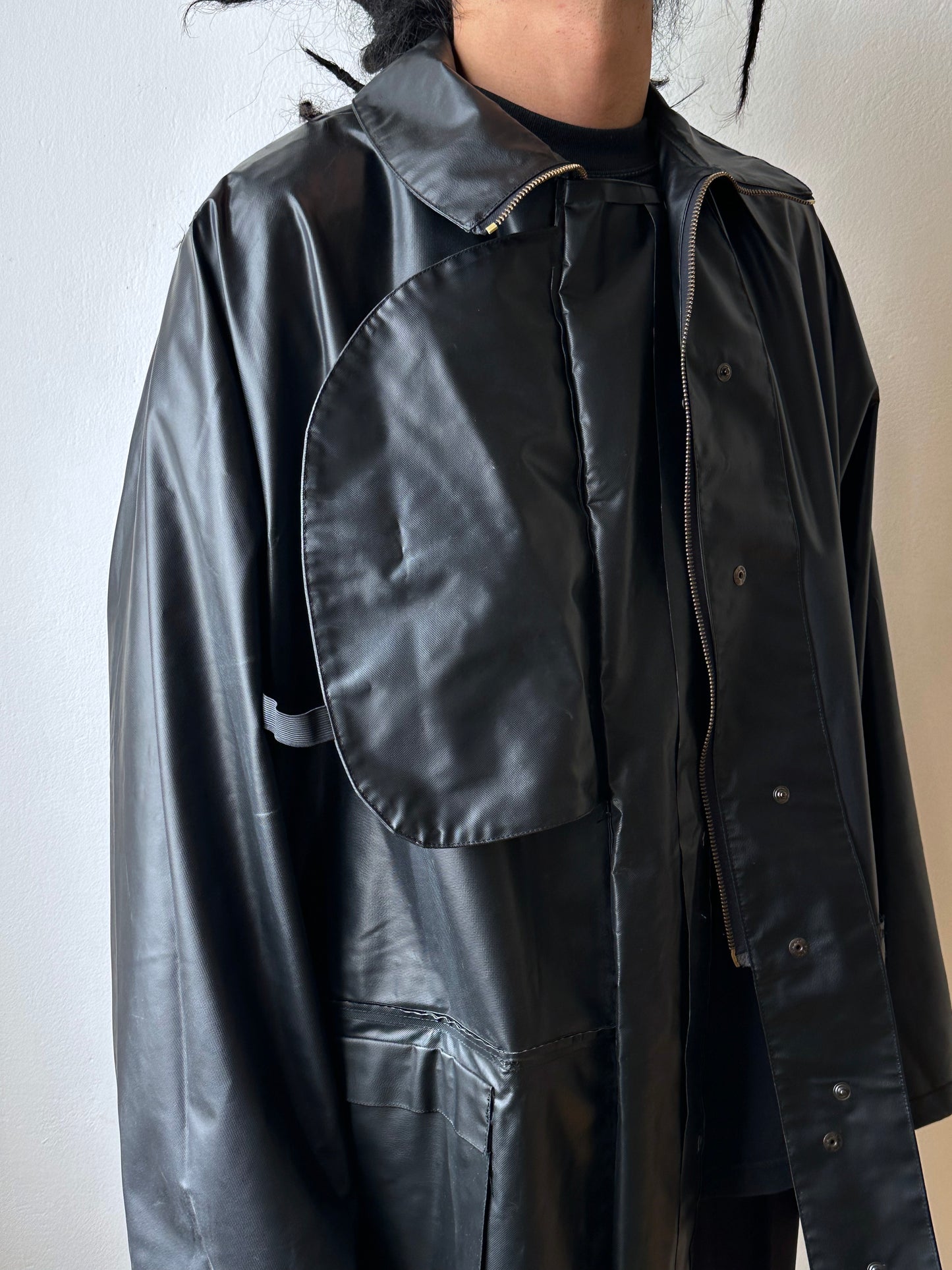 1982 French Military black rubber coat 80年代 フランス軍 レインコート ラバー 黒 Army Toto Praha Vintage clothing shop Antique shop 古着屋 プラハ Showroom appointment Prague ユーロ古着 ヨーロッパ古着 古着卸 ヴィンテージ
