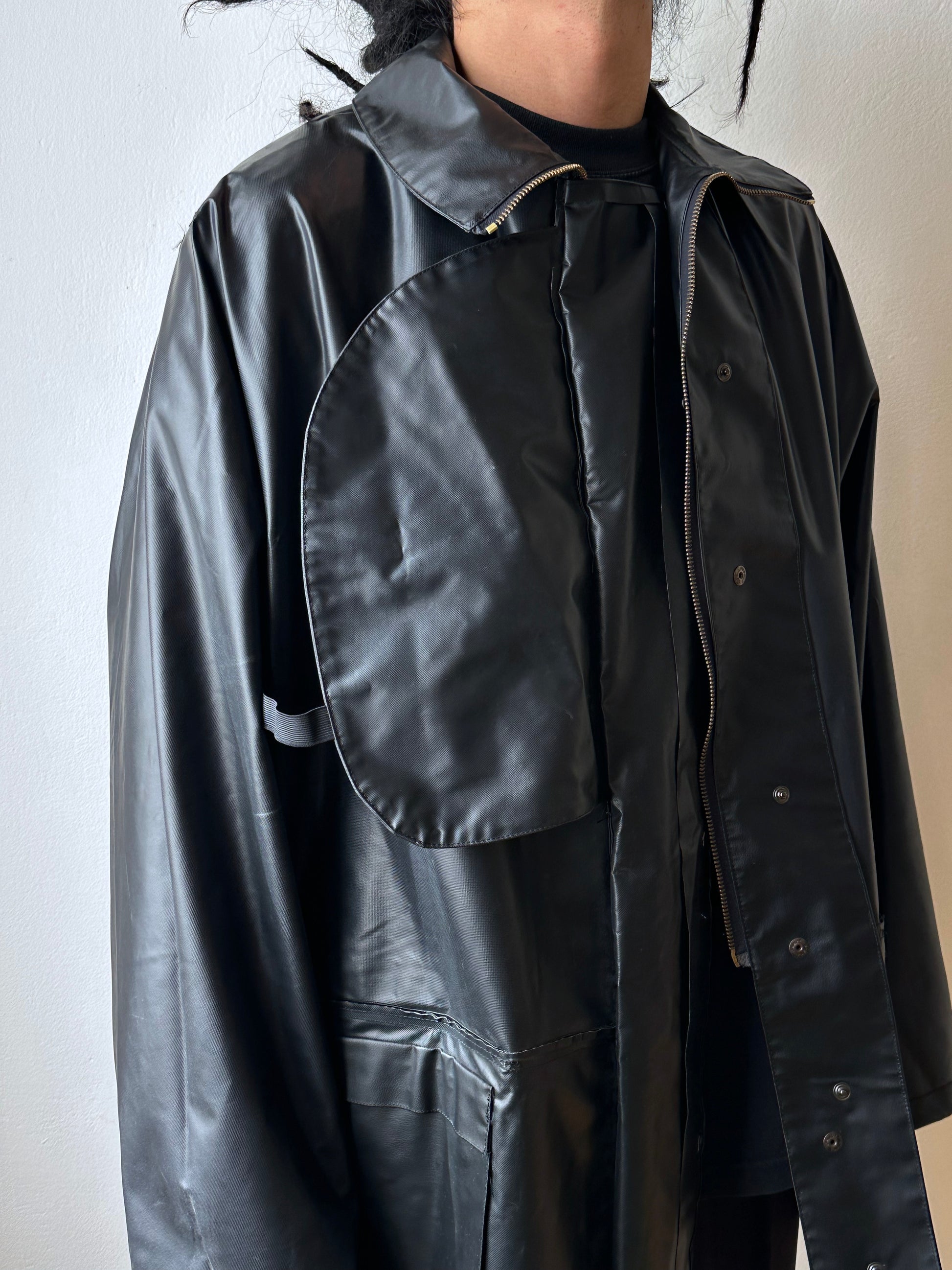 1982 French Military black rubber coat 80年代 フランス軍 レインコート ラバー 黒 Army Toto Praha Vintage clothing shop Antique shop 古着屋 プラハ Showroom appointment Prague ユーロ古着 ヨーロッパ古着 古着卸 ヴィンテージ