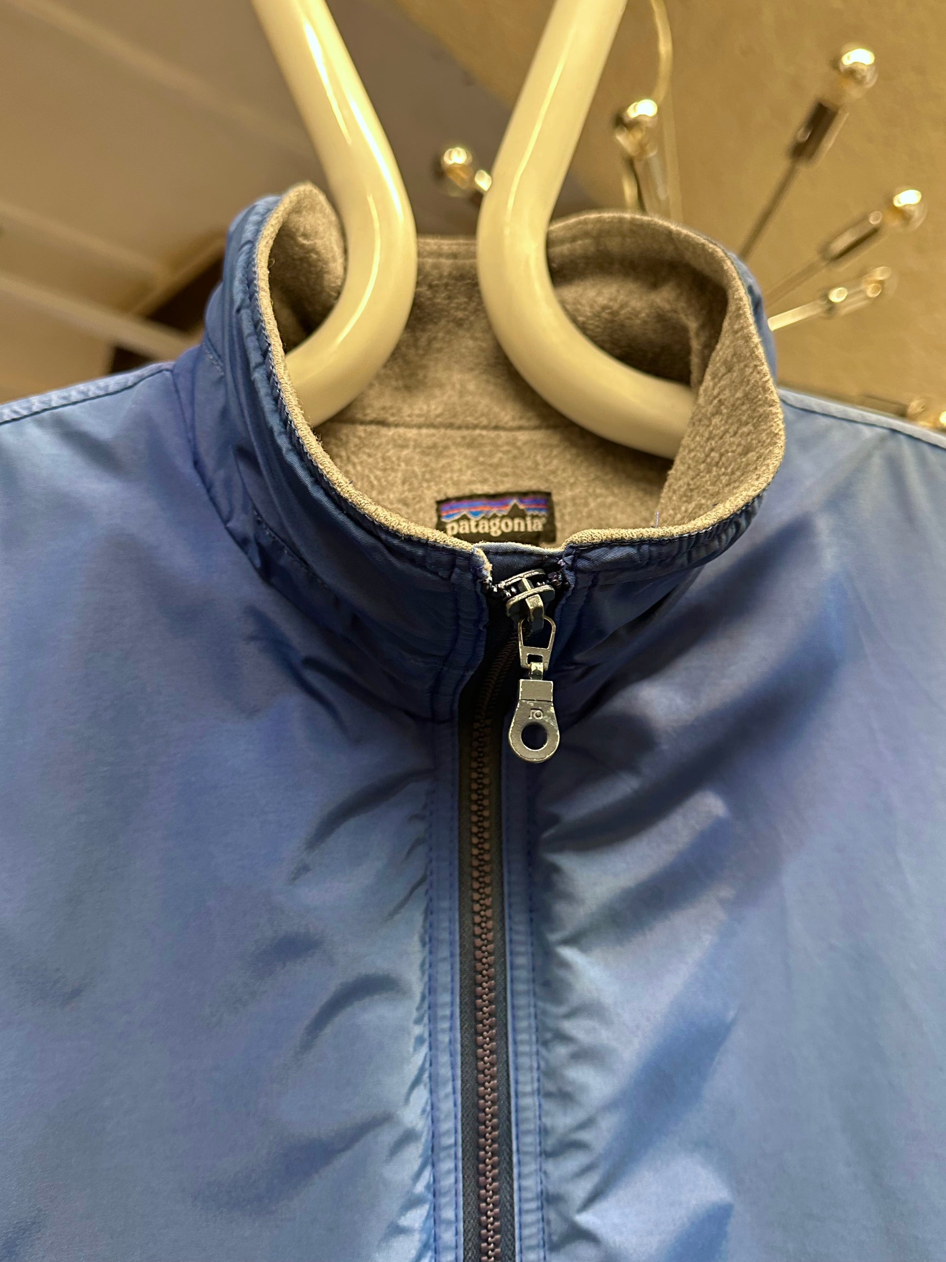 90's 90年代 Patagonia パタゴニア Toto Praha Prague プラハ 古着屋 古着 Vintage store Vintage clothing Made in USA Vest ベスト Fleece フリース アメリカ古着 ユーロ古着 ヨーロッパ古着 Blue 青 アウトドア Outdoor ヴィンテージ