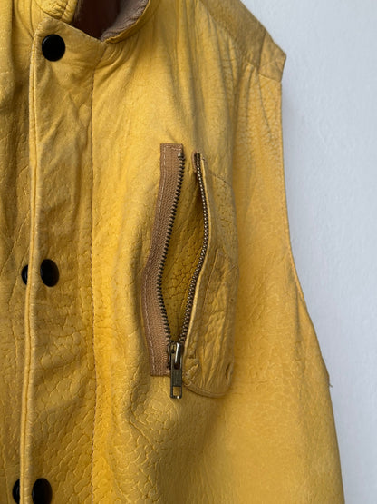 CHEVIGNON Leather Vest シェビニオン 黄色 レザー ベスト Toto Praha Vintage clothing shop Antique shop 古着屋 プラハ Showroom appointment Prague ユーロ古着 ヨーロッパ古着 古着卸 ヴィンテージ