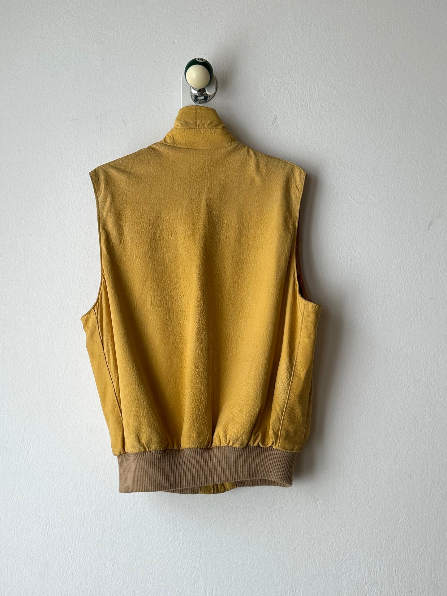 CHEVIGNON Leather Vest シェビニオン 黄色 レザー ベスト Toto Praha Vintage clothing shop Antique shop 古着屋 プラハ Showroom appointment Prague ユーロ古着 ヨーロッパ古着 古着卸 ヴィンテージ