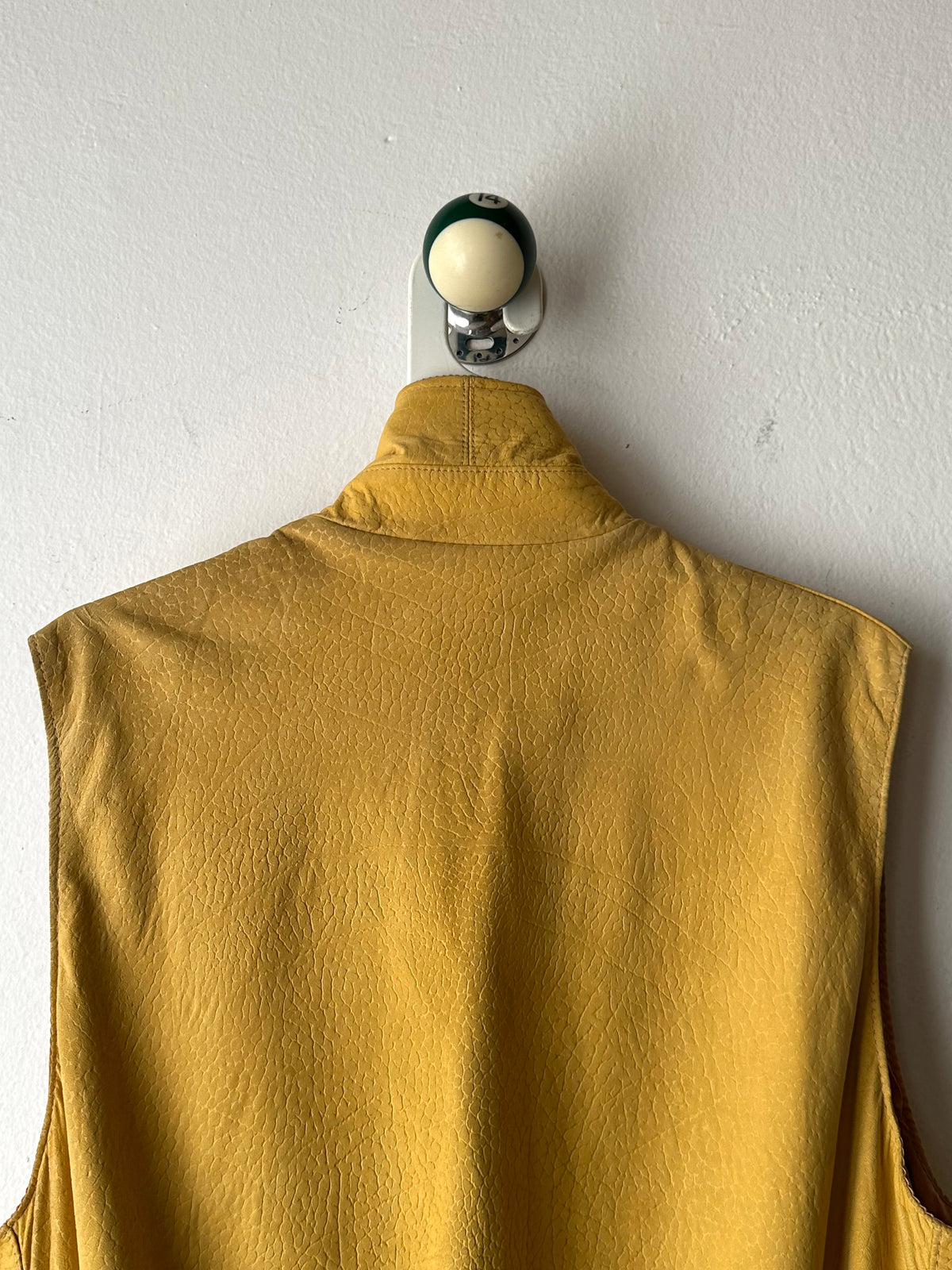 CHEVIGNON Leather Vest シェビニオン 黄色 レザー ベスト Toto Praha Vintage clothing shop Antique shop 古着屋 プラハ Showroom appointment Prague ユーロ古着 ヨーロッパ古着 古着卸 ヴィンテージ