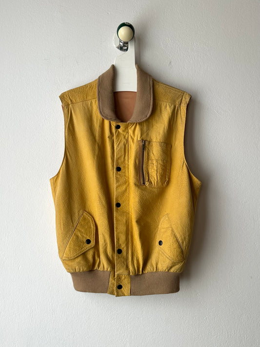 CHEVIGNON Leather Vest シェビニオン 黄色 レザー ベスト Toto Praha Vintage clothing shop Antique shop 古着屋 プラハ Showroom appointment Prague ユーロ古着 ヨーロッパ古着 古着卸 ヴィンテージ
