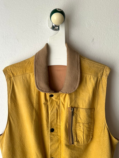 CHEVIGNON Leather Vest シェビニオン 黄色 レザー ベスト Toto Praha Vintage clothing shop Antique shop 古着屋 プラハ Showroom appointment Prague ユーロ古着 ヨーロッパ古着 古着卸 ヴィンテージ