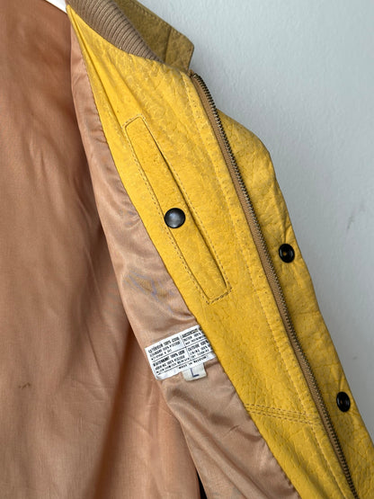 CHEVIGNON Leather Vest シェビニオン 黄色 レザー ベスト Toto Praha Vintage clothing shop Antique shop 古着屋 プラハ Showroom appointment Prague ユーロ古着 ヨーロッパ古着 古着卸 ヴィンテージ