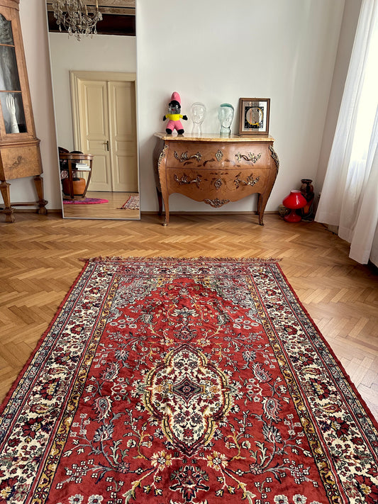 Big sized rug, machine made