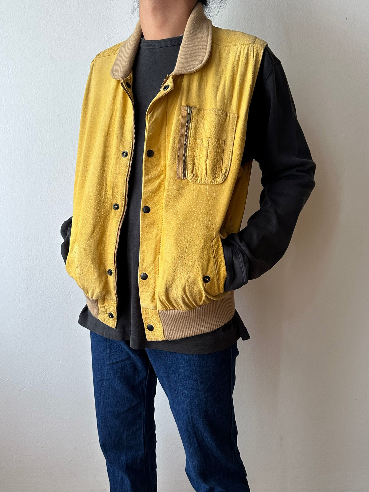 CHEVIGNON Leather Vest シェビニオン 黄色 レザー ベスト Toto Praha Vintage clothing shop Antique shop 古着屋 プラハ Showroom appointment Prague ユーロ古着 ヨーロッパ古着 古着卸 ヴィンテージ