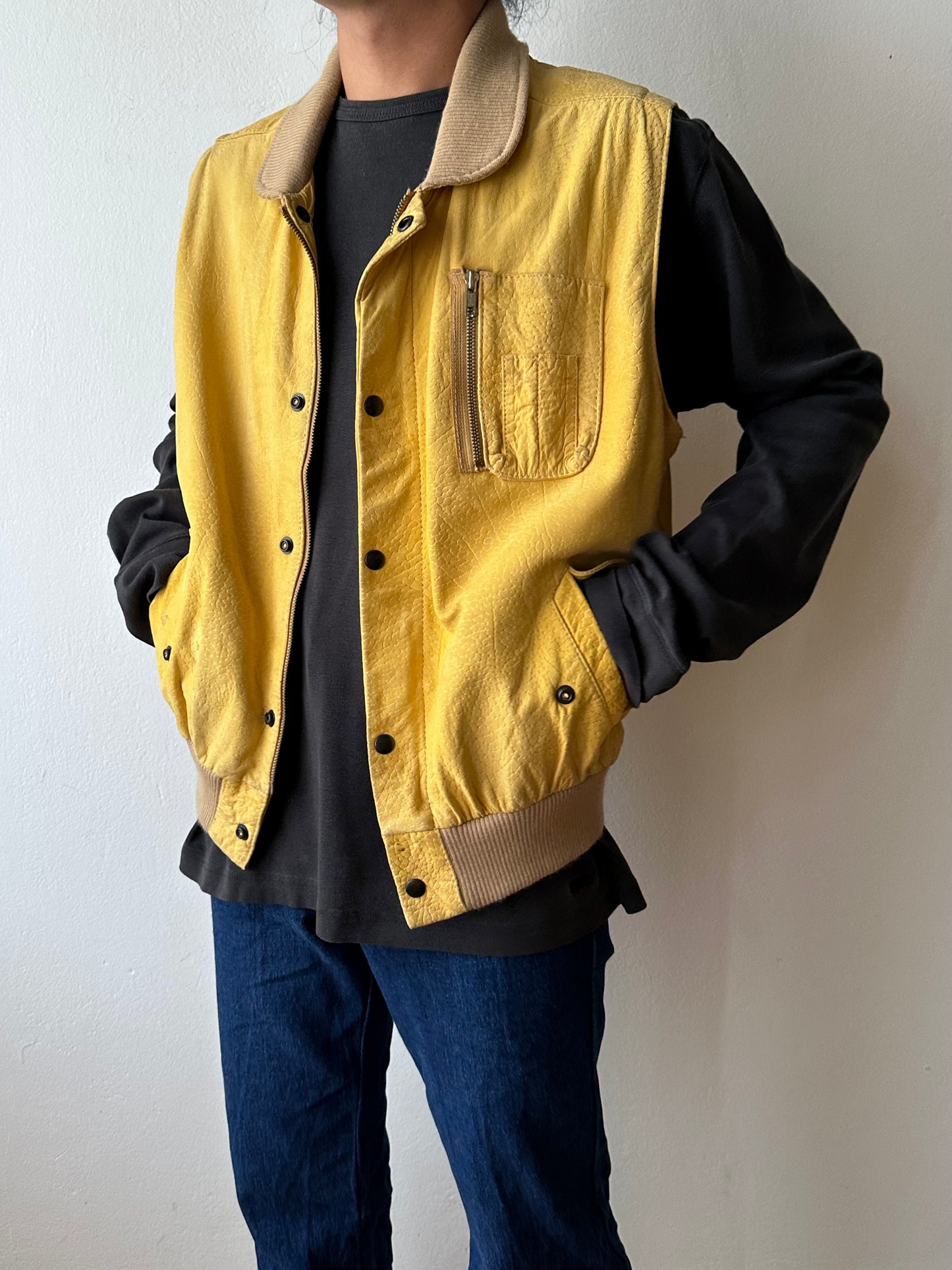 CHEVIGNON Leather Vest シェビニオン 黄色 レザー ベスト Toto Praha Vintage clothing shop Antique shop 古着屋 プラハ Showroom appointment Prague ユーロ古着 ヨーロッパ古着 古着卸 ヴィンテージ