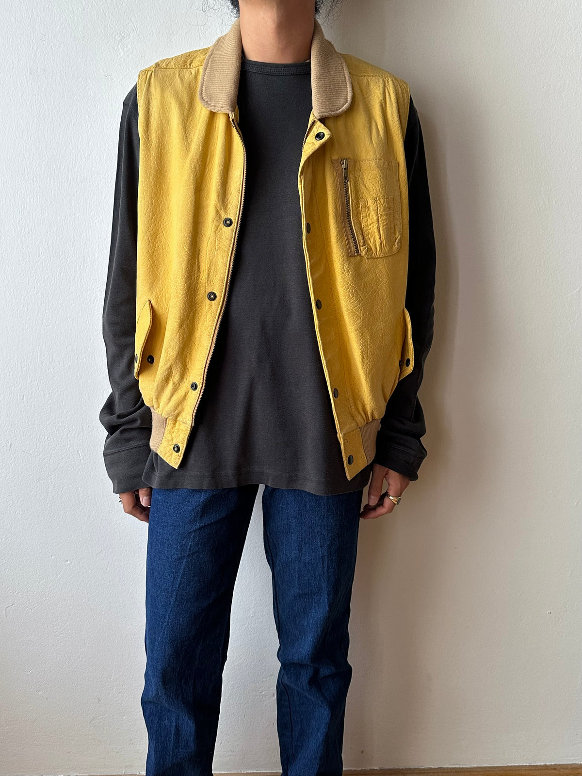 CHEVIGNON Leather Vest シェビニオン 黄色 レザー ベスト Toto Praha Vintage clothing shop Antique shop 古着屋 プラハ Showroom appointment Prague ユーロ古着 ヨーロッパ古着 古着卸 ヴィンテージ