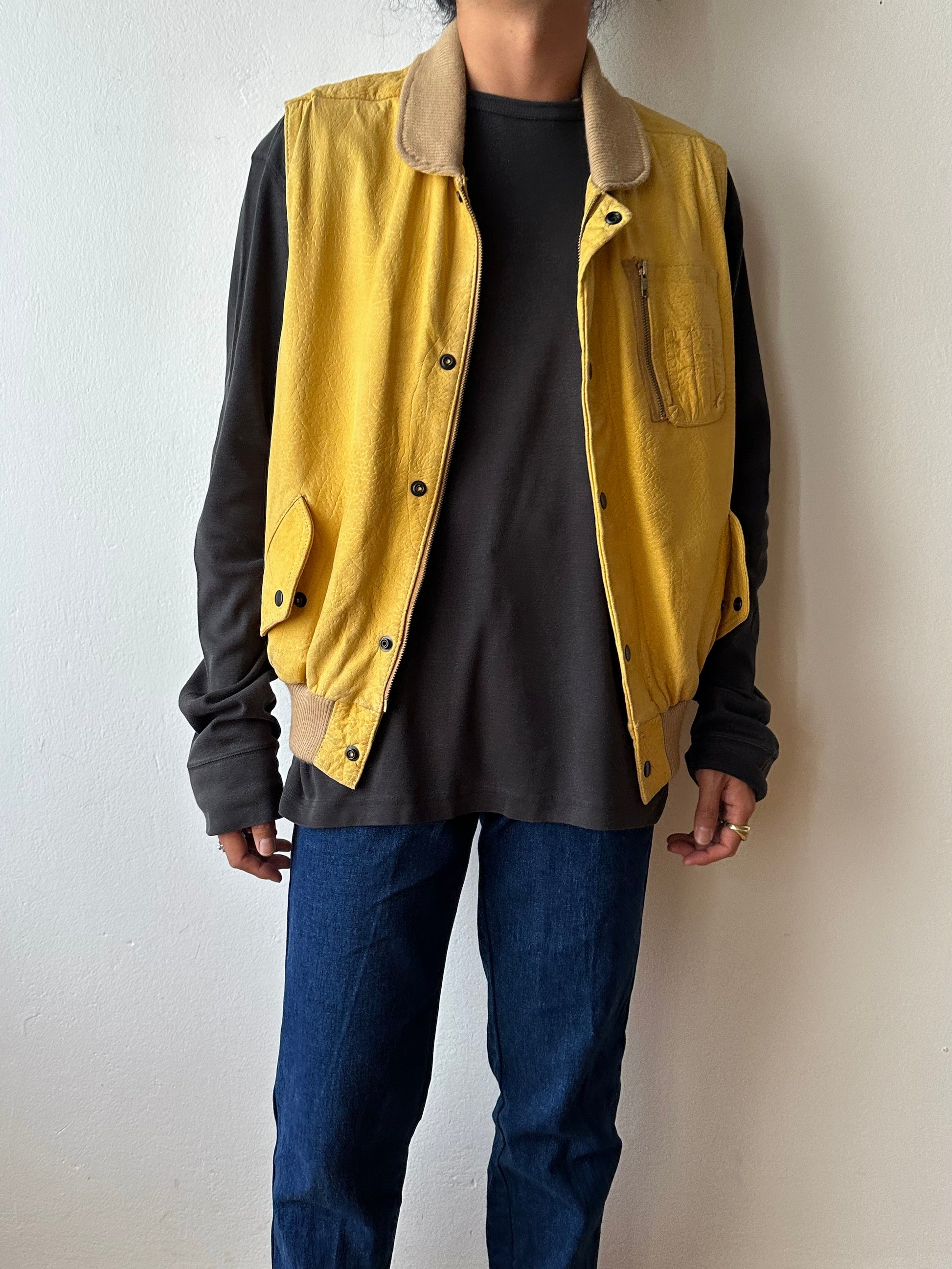 CHEVIGNON Leather Vest シェビニオン 黄色 レザー ベスト Toto Praha Vintage clothing shop Antique shop 古着屋 プラハ Showroom appointment Prague ユーロ古着 ヨーロッパ古着 古着卸 ヴィンテージ