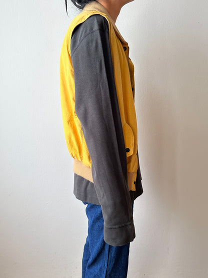 CHEVIGNON Leather Vest シェビニオン 黄色 レザー ベスト Toto Praha Vintage clothing shop Antique shop 古着屋 プラハ Showroom appointment Prague ユーロ古着 ヨーロッパ古着 古着卸 ヴィンテージ