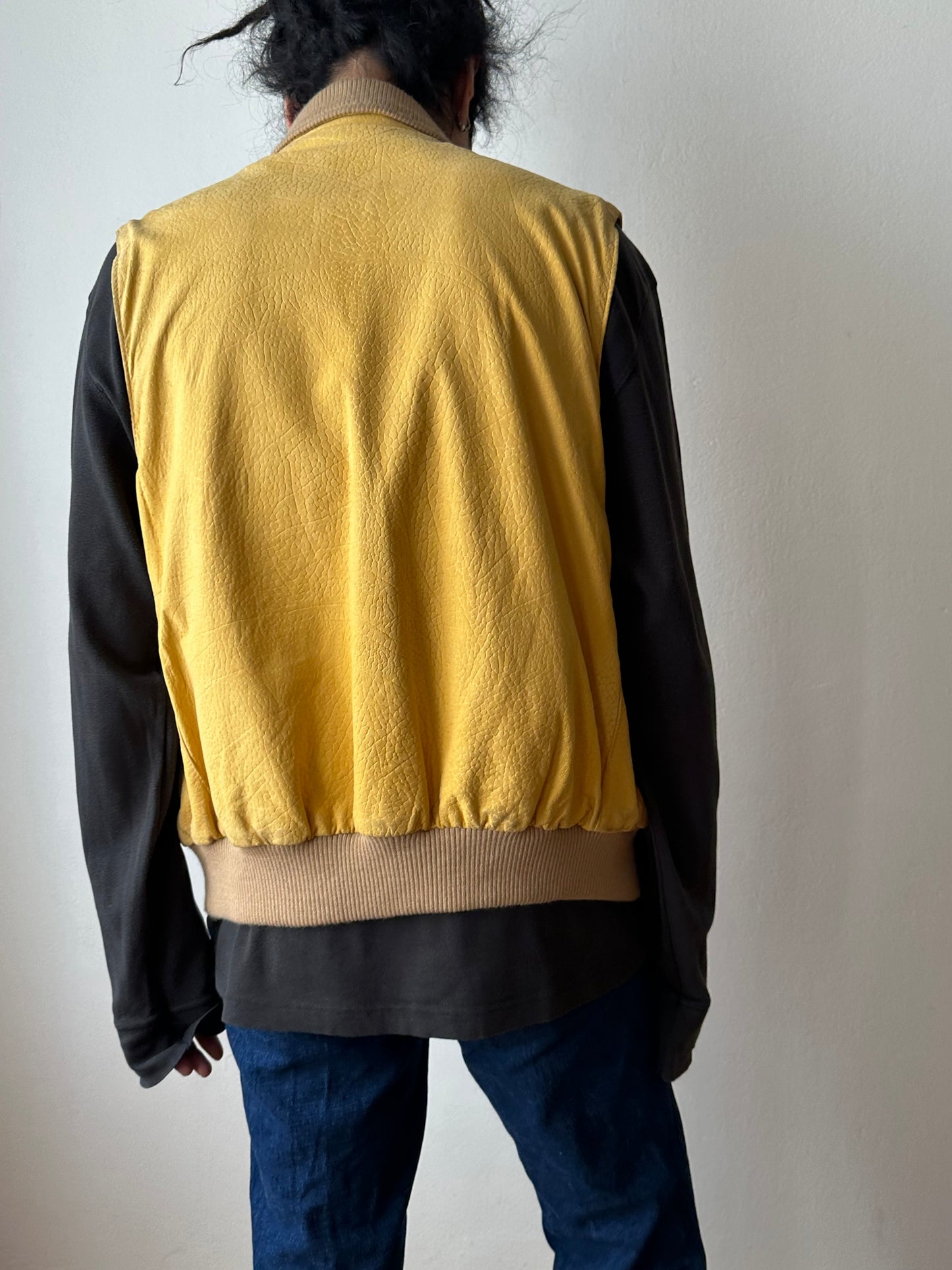 CHEVIGNON Leather Vest シェビニオン 黄色 レザー ベスト Toto Praha Vintage clothing shop Antique shop 古着屋 プラハ Showroom appointment Prague ユーロ古着 ヨーロッパ古着 古着卸 ヴィンテージ