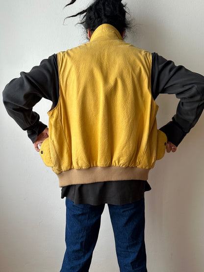 CHEVIGNON Leather Vest シェビニオン 黄色 レザー ベスト Toto Praha Vintage clothing shop Antique shop 古着屋 プラハ Showroom appointment Prague ユーロ古着 ヨーロッパ古着 古着卸 ヴィンテージ