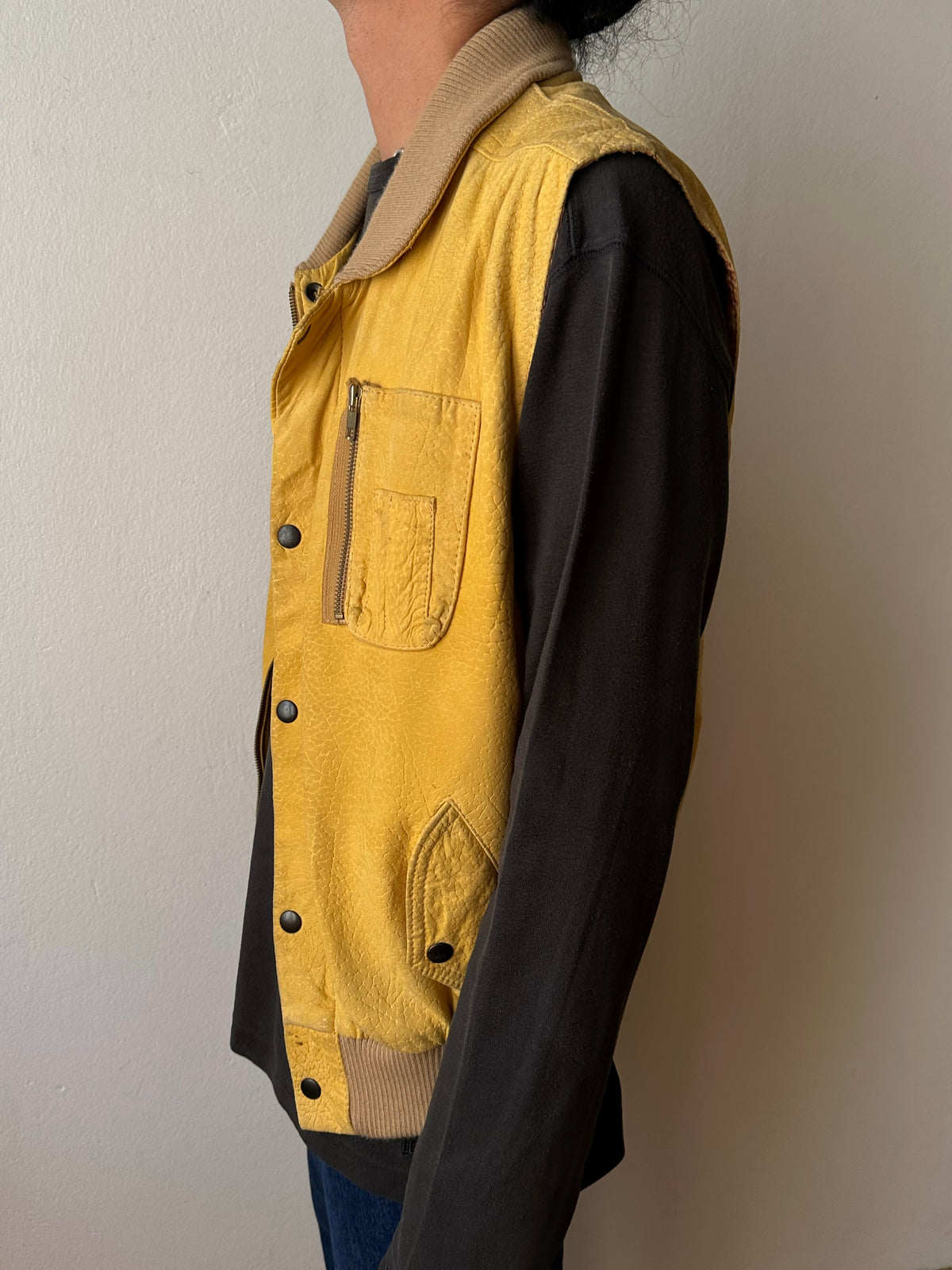 CHEVIGNON Leather Vest シェビニオン 黄色 レザー ベスト Toto Praha Vintage clothing shop Antique shop 古着屋 プラハ Showroom appointment Prague ユーロ古着 ヨーロッパ古着 古着卸 ヴィンテージ