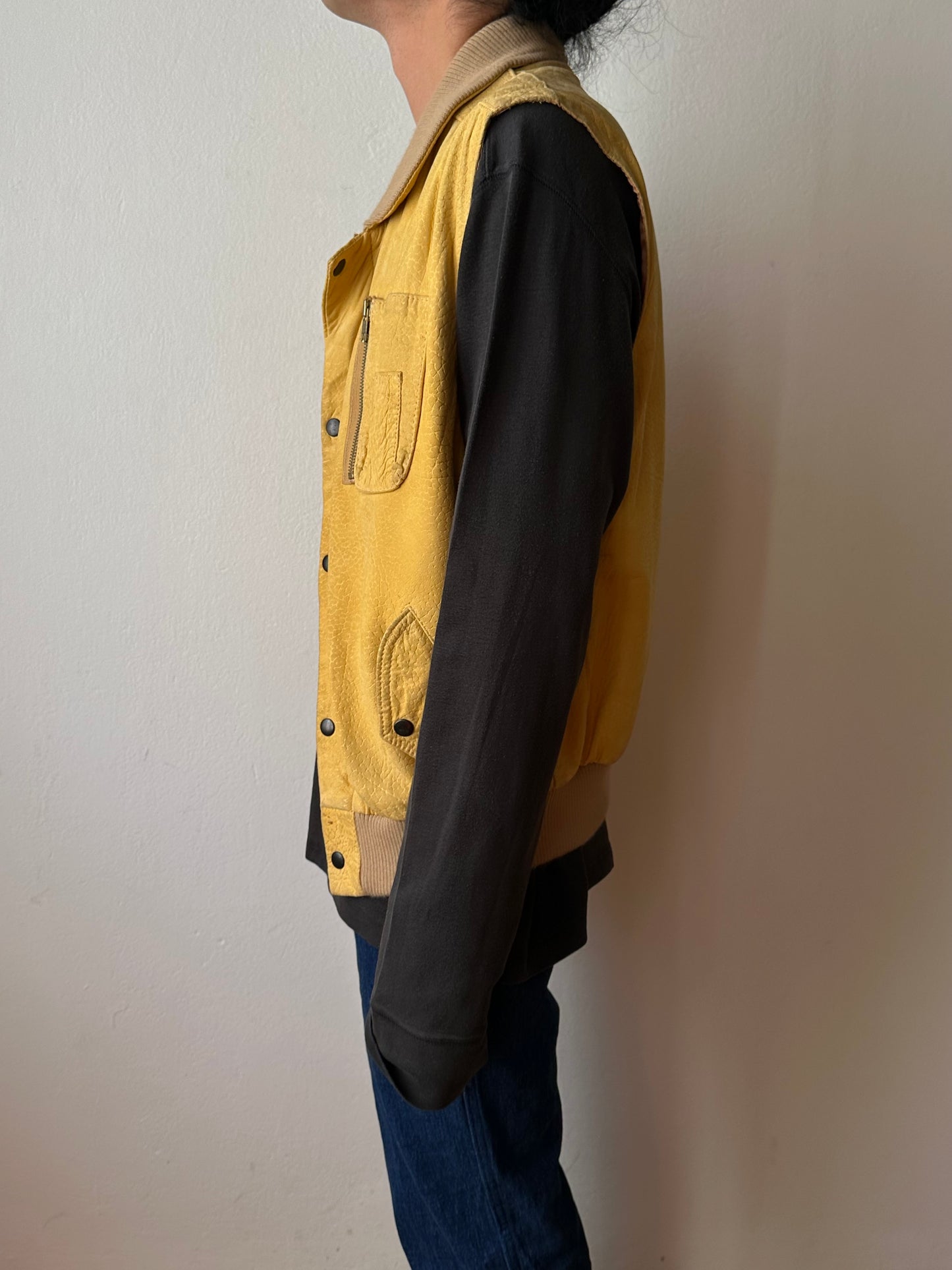 CHEVIGNON Leather Vest シェビニオン 黄色 レザー ベスト Toto Praha Vintage clothing shop Antique shop 古着屋 プラハ Showroom appointment Prague ユーロ古着 ヨーロッパ古着 古着卸 ヴィンテージ