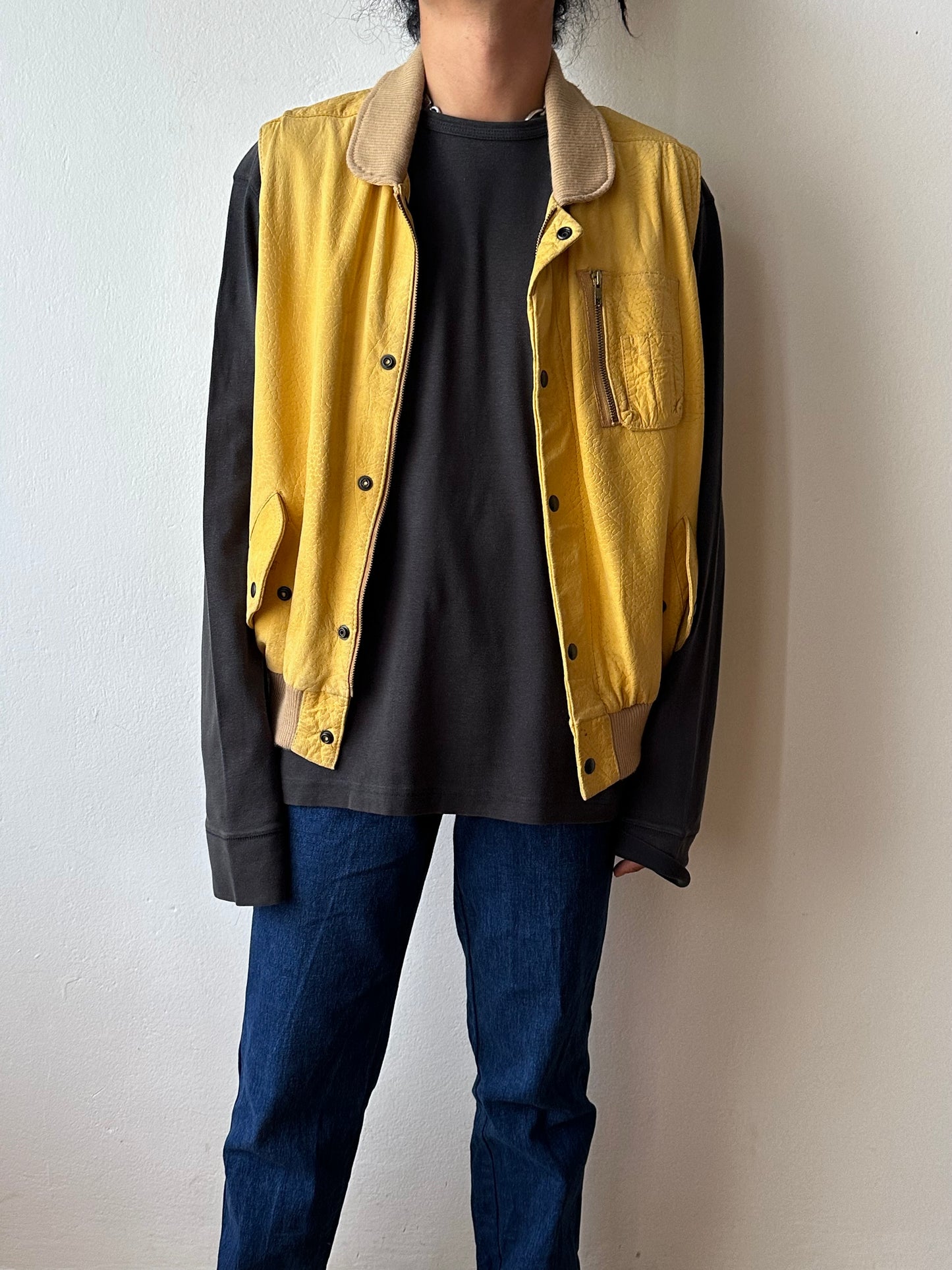 CHEVIGNON Leather Vest シェビニオン 黄色 レザー ベスト Toto Praha Vintage clothing shop Antique shop 古着屋 プラハ Showroom appointment Prague ユーロ古着 ヨーロッパ古着 古着卸 ヴィンテージ