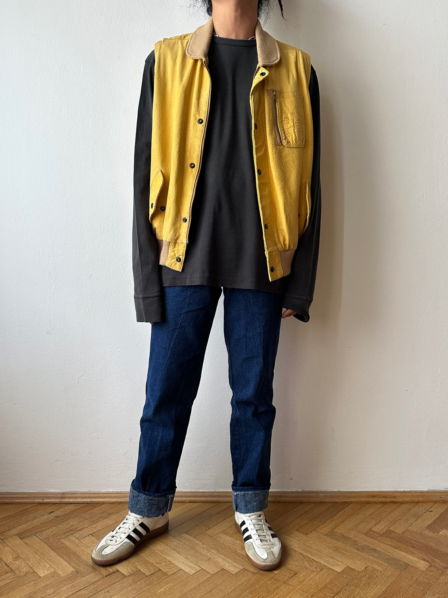 CHEVIGNON Leather Vest シェビニオン 黄色 レザー ベスト Toto Praha Vintage clothing shop Antique shop 古着屋 プラハ Showroom appointment Prague ユーロ古着 ヨーロッパ古着 古着卸 ヴィンテージ