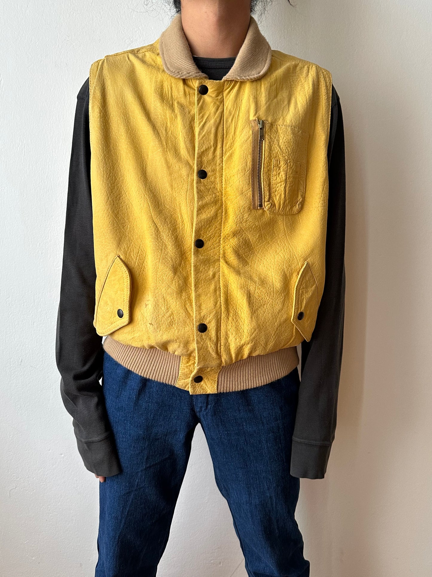 CHEVIGNON Leather Vest シェビニオン 黄色 レザー ベスト Toto Praha Vintage clothing shop Antique shop 古着屋 プラハ Showroom appointment Prague ユーロ古着 ヨーロッパ古着 古着卸 ヴィンテージ