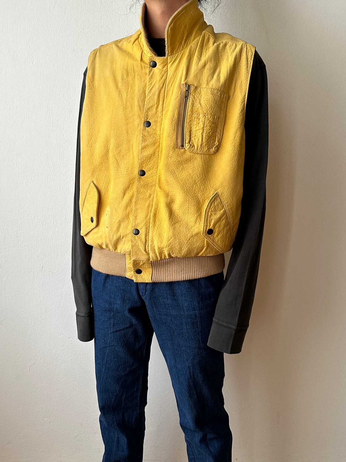 CHEVIGNON Leather Vest シェビニオン 黄色 レザー ベスト Toto Praha Vintage clothing shop Antique shop 古着屋 プラハ Showroom appointment Prague ユーロ古着 ヨーロッパ古着 古着卸 ヴィンテージ