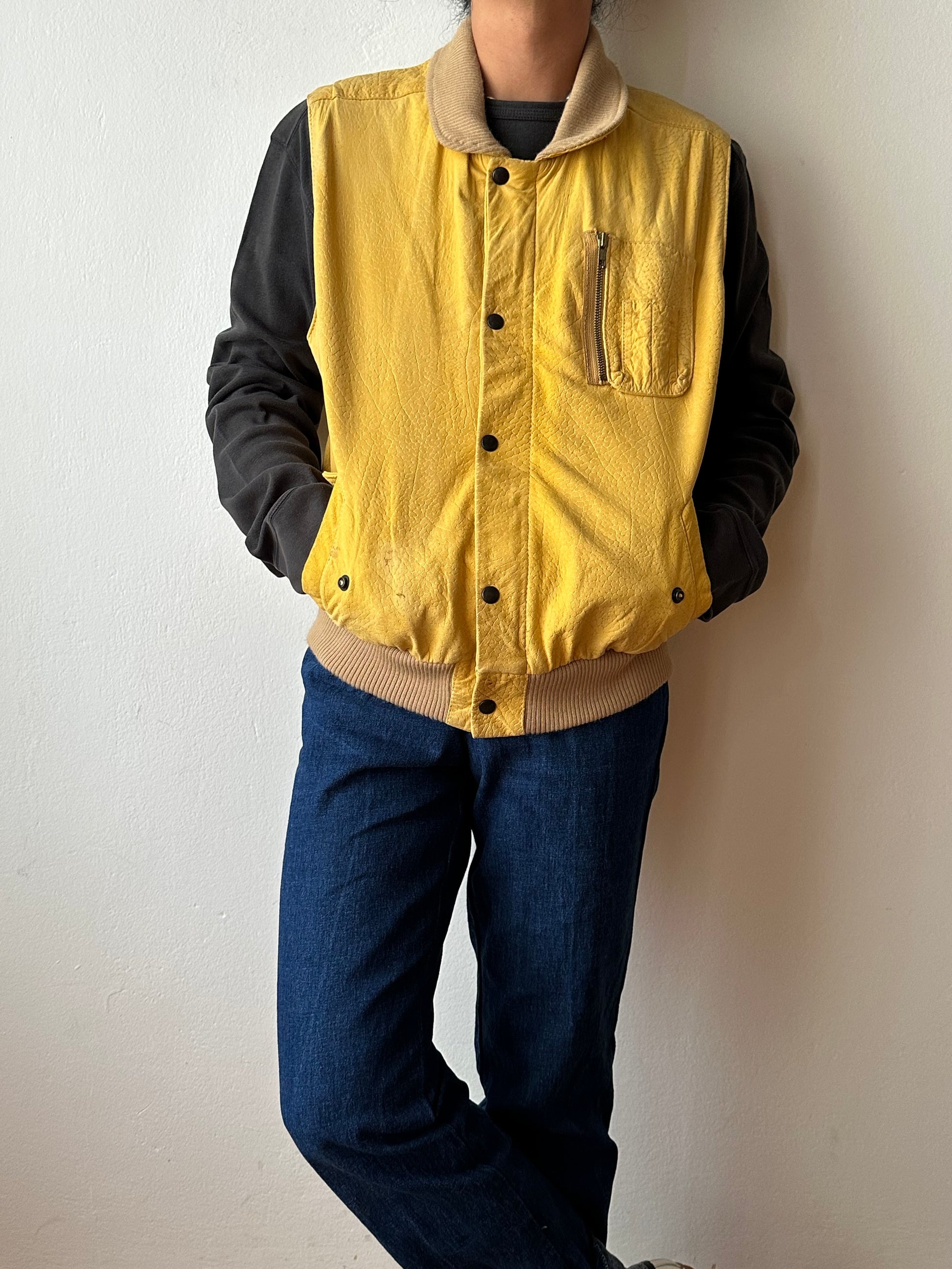 CHEVIGNON Leather Vest シェビニオン 黄色 レザー ベスト Toto Praha Vintage clothing shop Antique shop 古着屋 プラハ Showroom appointment Prague ユーロ古着 ヨーロッパ古着 古着卸 ヴィンテージ