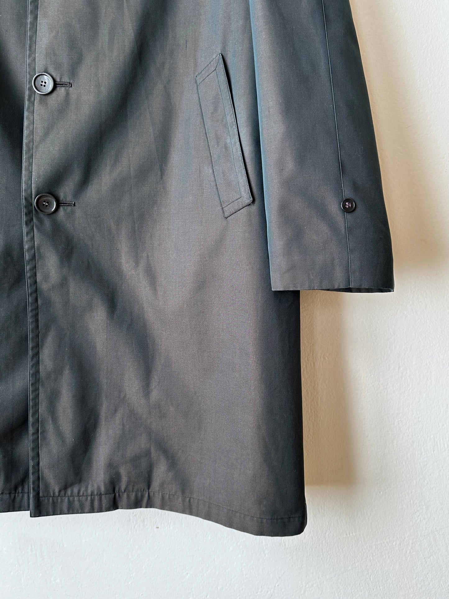 1980s Italian Iridescent waterproof coat 80年代 イタリア古着 イタリア製 玉虫 コート Toto Praha Vintage clothing shop Antique shop 古着屋 プラハ Showroom appointment Prague ユーロ古着 ヨーロッパ古着 古着卸 ヴィンテージ