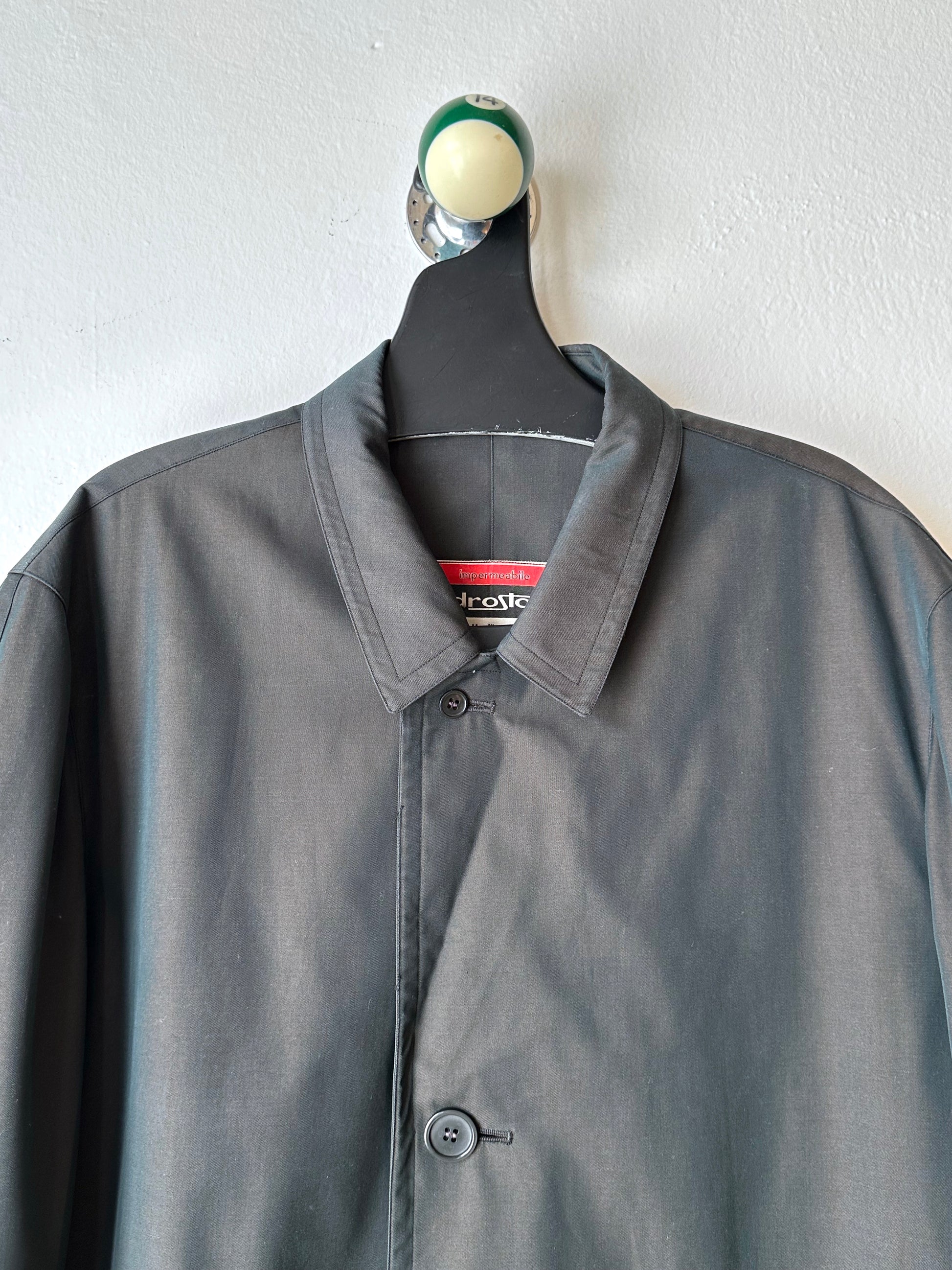 1980s Italian Iridescent waterproof coat 80年代 イタリア古着 イタリア製 玉虫 コート Toto Praha Vintage clothing shop Antique shop 古着屋 プラハ Showroom appointment Prague ユーロ古着 ヨーロッパ古着 古着卸 ヴィンテージ