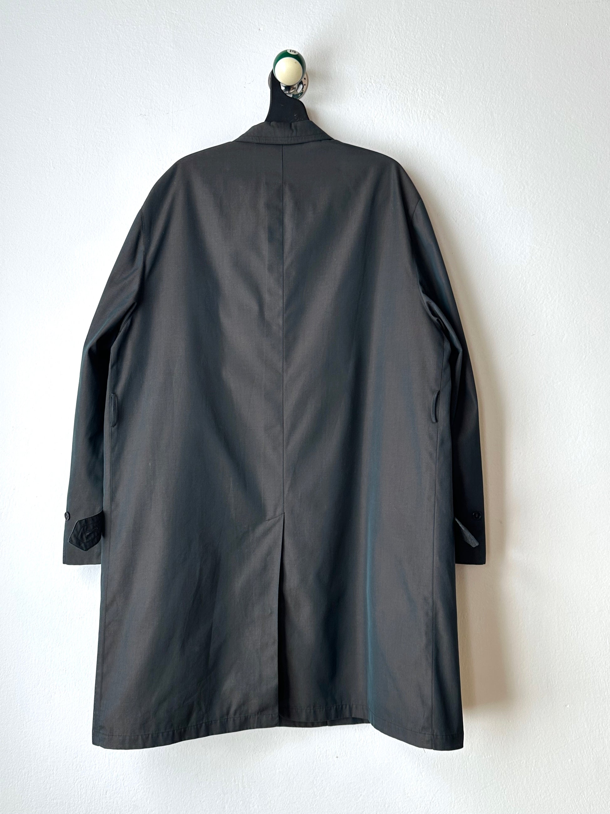 1980s Italian Iridescent waterproof coat 80年代 イタリア古着 イタリア製 玉虫 コート Toto Praha Vintage clothing shop Antique shop 古着屋 プラハ Showroom appointment Prague ユーロ古着 ヨーロッパ古着 古着卸 ヴィンテージ