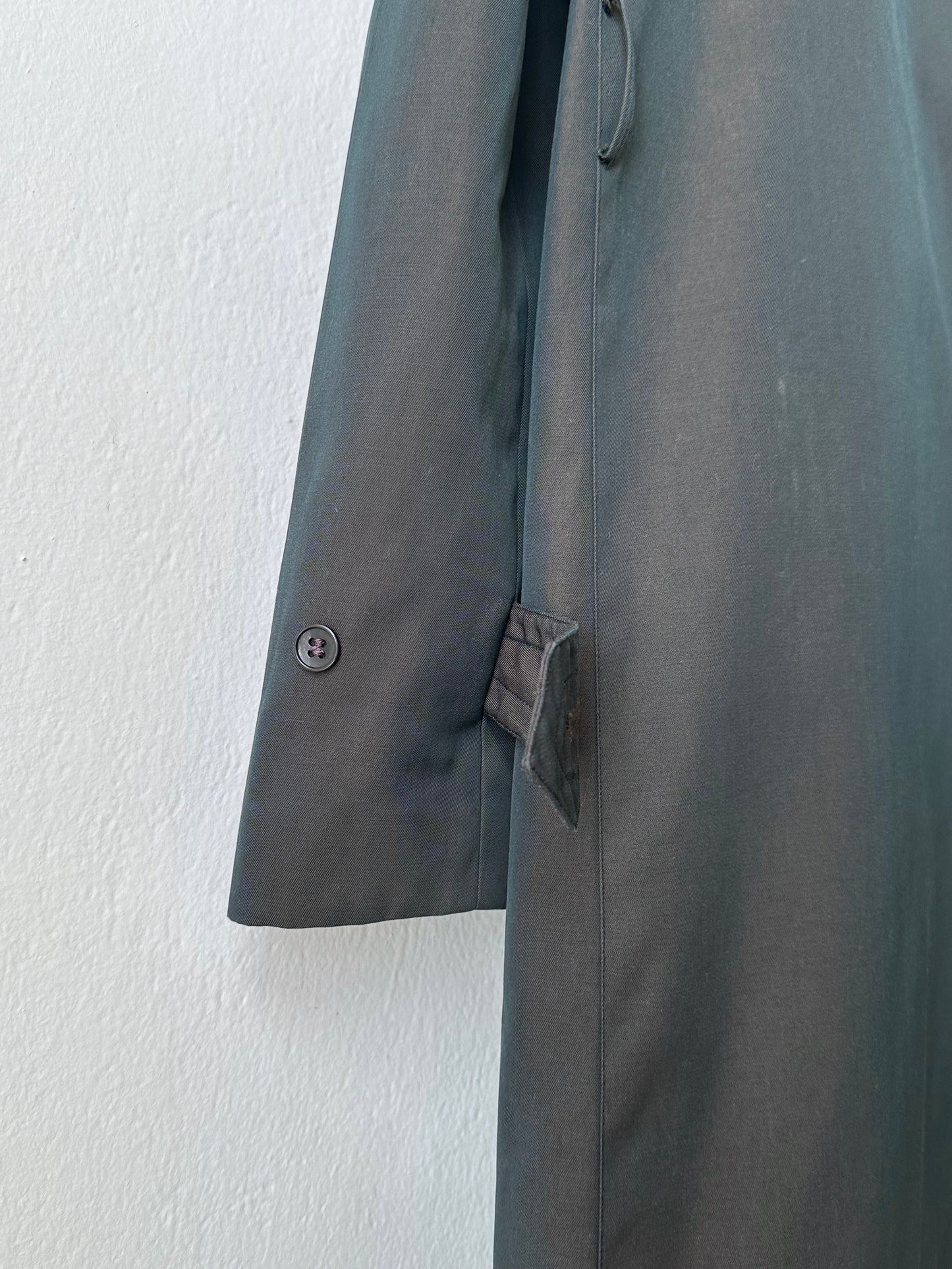 1980s Italian Iridescent waterproof coat 80年代 イタリア古着 イタリア製 玉虫 コート Toto Praha Vintage clothing shop Antique shop 古着屋 プラハ Showroom appointment Prague ユーロ古着 ヨーロッパ古着 古着卸 ヴィンテージ