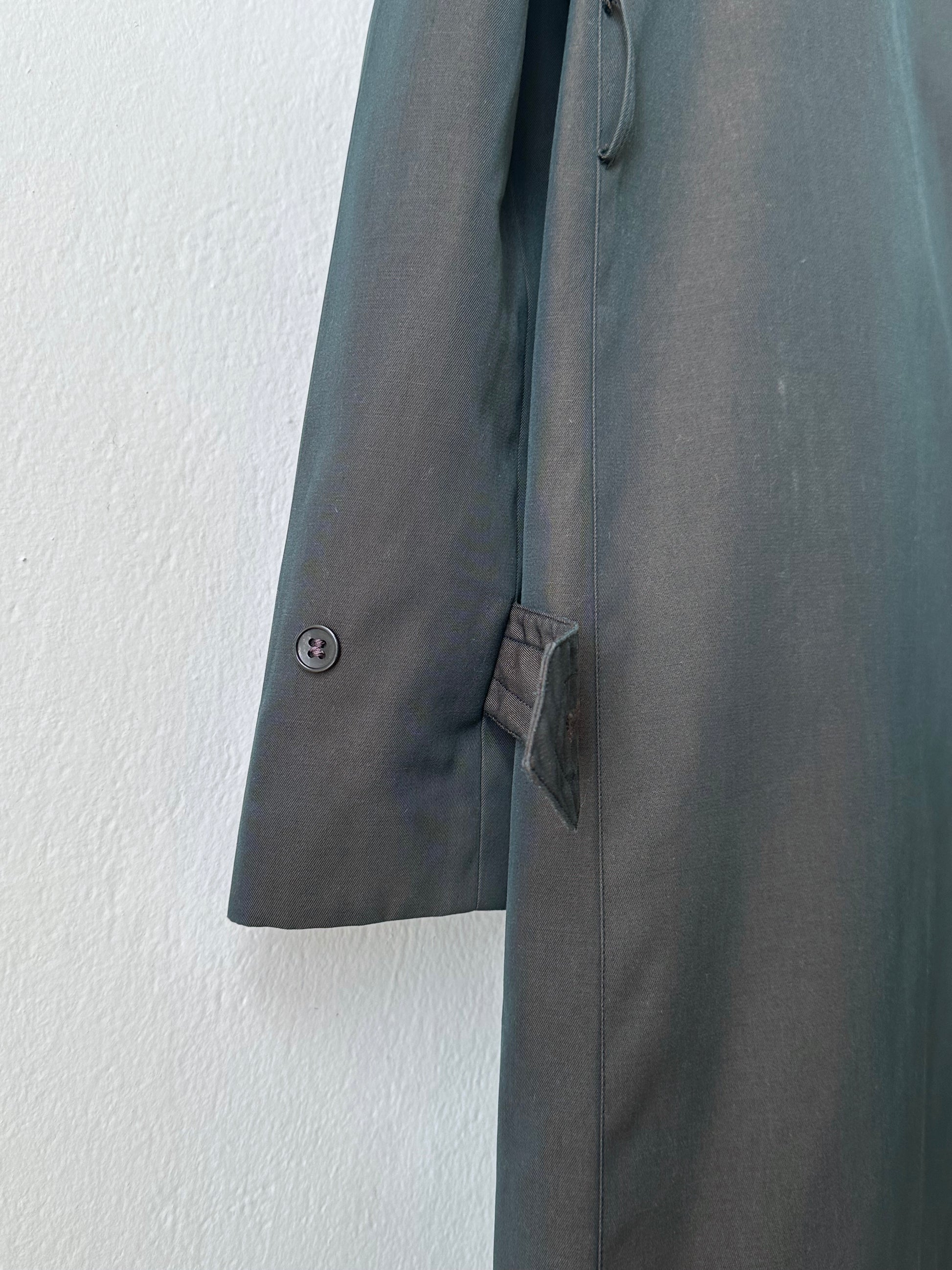 1980s Italian Iridescent waterproof coat 80年代 イタリア古着 イタリア製 玉虫 コート Toto Praha Vintage clothing shop Antique shop 古着屋 プラハ Showroom appointment Prague ユーロ古着 ヨーロッパ古着 古着卸 ヴィンテージ