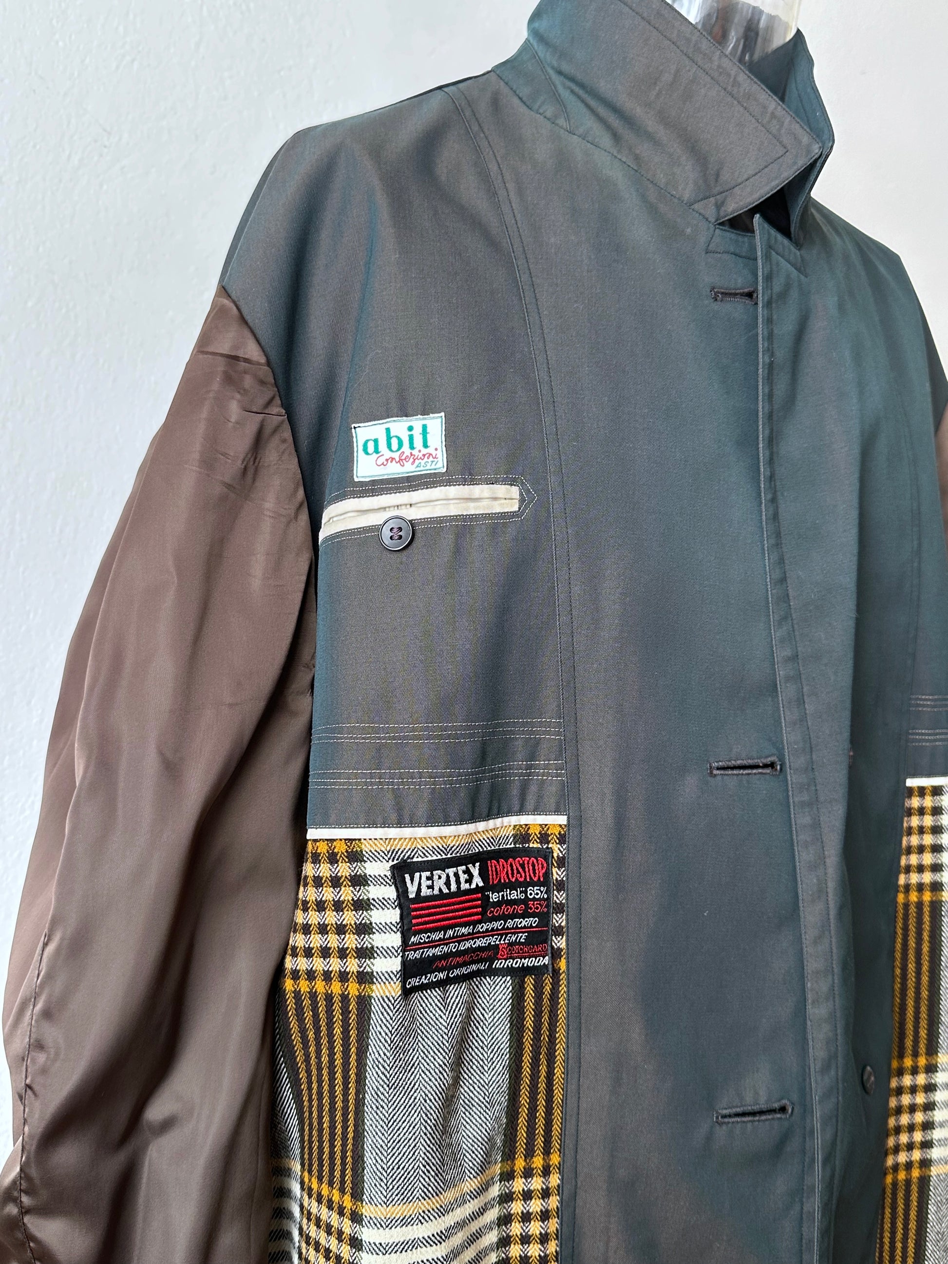 1980s Italian Iridescent waterproof coat 80年代 イタリア古着 イタリア製 玉虫 コート Toto Praha Vintage clothing shop Antique shop 古着屋 プラハ Showroom appointment Prague ユーロ古着 ヨーロッパ古着 古着卸 ヴィンテージ