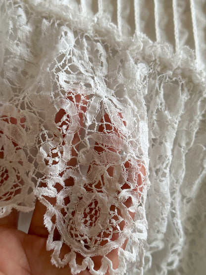 1980s special blouse with antique lace