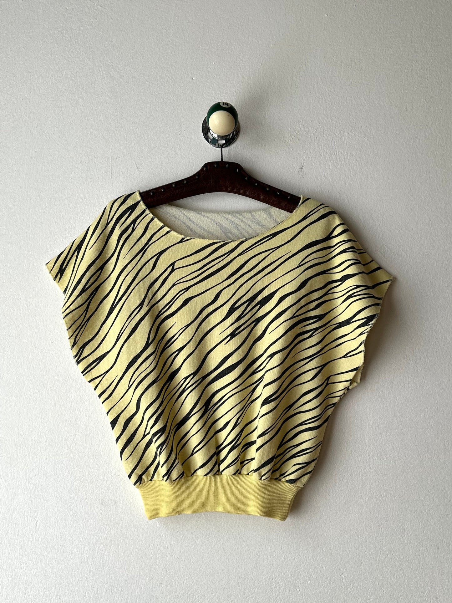 80s Swearshirt スウェットシャツ Sweat shirt 80年代 虎柄 虎 Tiger Toto Praha Vintage clothing shop Antique shop 古着屋 プラハ Showroom appointment Prague ユーロ古着 ヨーロッパ古着 古着卸 ヴィンテージ