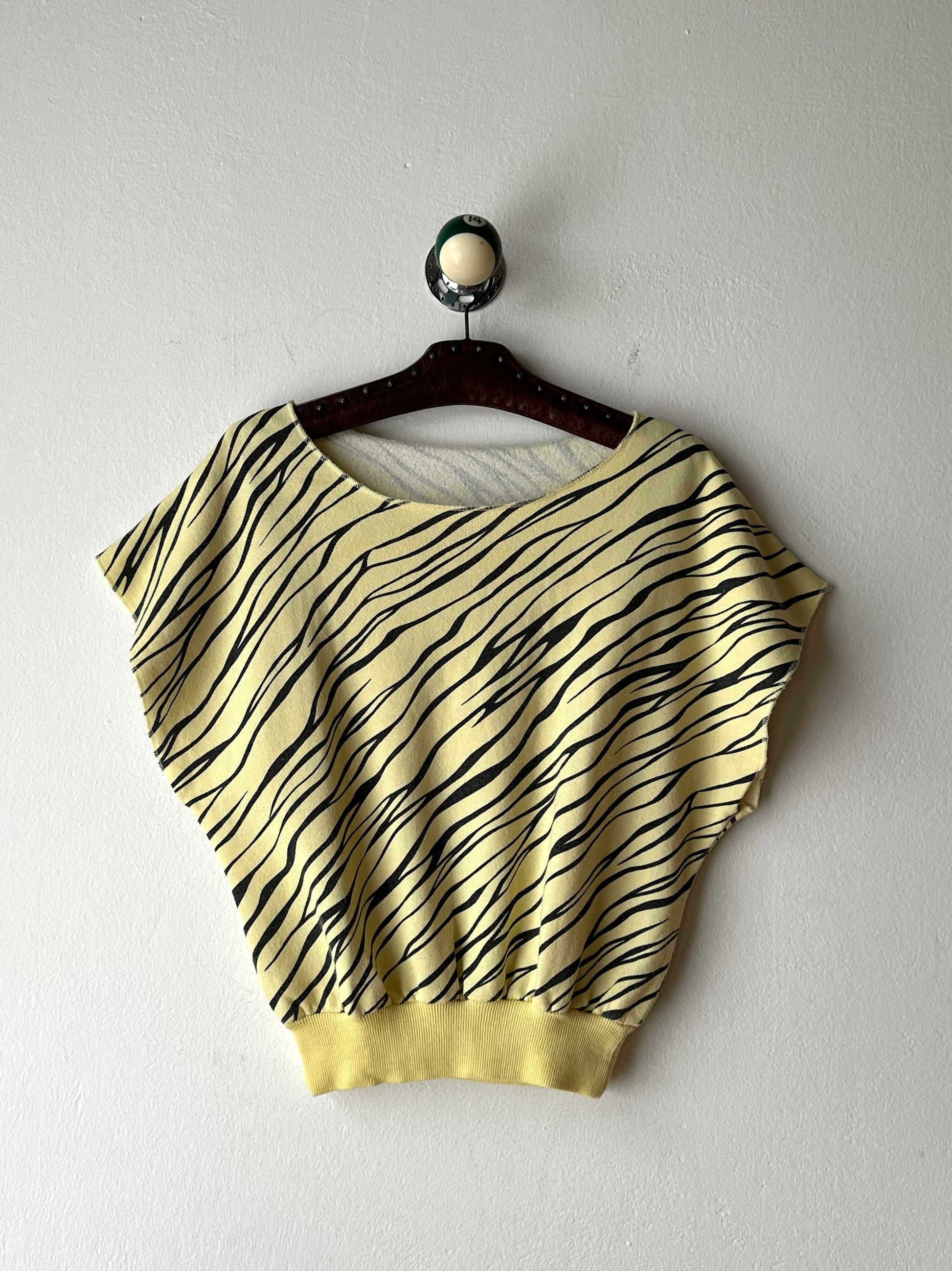 80s Swearshirt スウェットシャツ Sweat shirt 80年代 虎柄 虎 Tiger Toto Praha Vintage clothing shop Antique shop 古着屋 プラハ Showroom appointment Prague ユーロ古着 ヨーロッパ古着 古着卸 ヴィンテージ