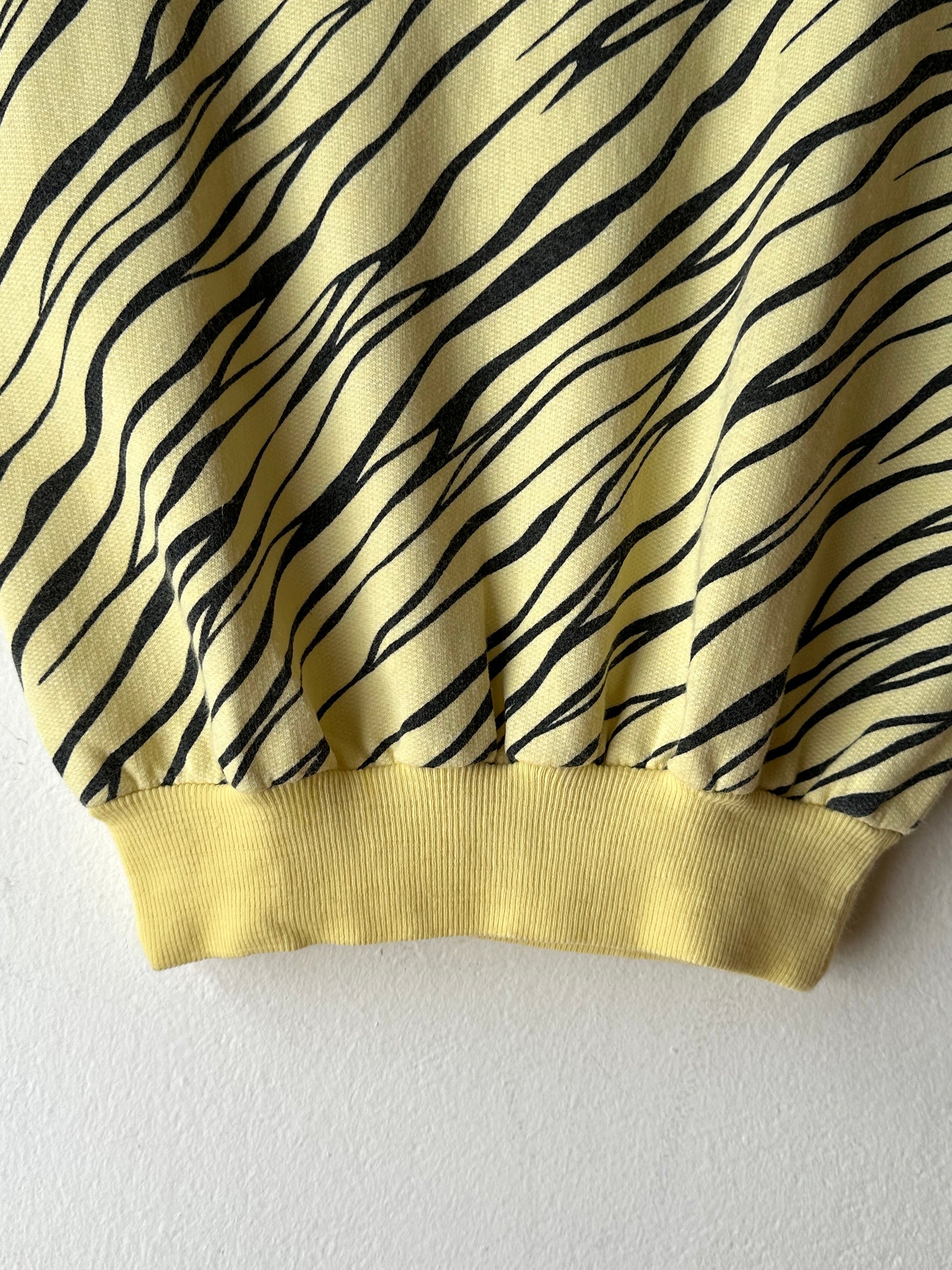 80s Swearshirt スウェットシャツ Sweat shirt 80年代 虎柄 虎 Tiger Toto Praha Vintage clothing shop Antique shop 古着屋 プラハ Showroom appointment Prague ユーロ古着 ヨーロッパ古着 古着卸 ヴィンテージ