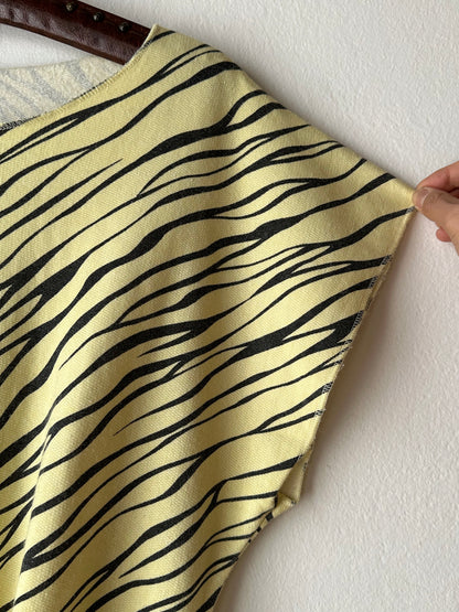 80s Swearshirt スウェットシャツ Sweat shirt 80年代 虎柄 虎 Tiger Toto Praha Vintage clothing shop Antique shop 古着屋 プラハ Showroom appointment Prague ユーロ古着 ヨーロッパ古着 古着卸 ヴィンテージ