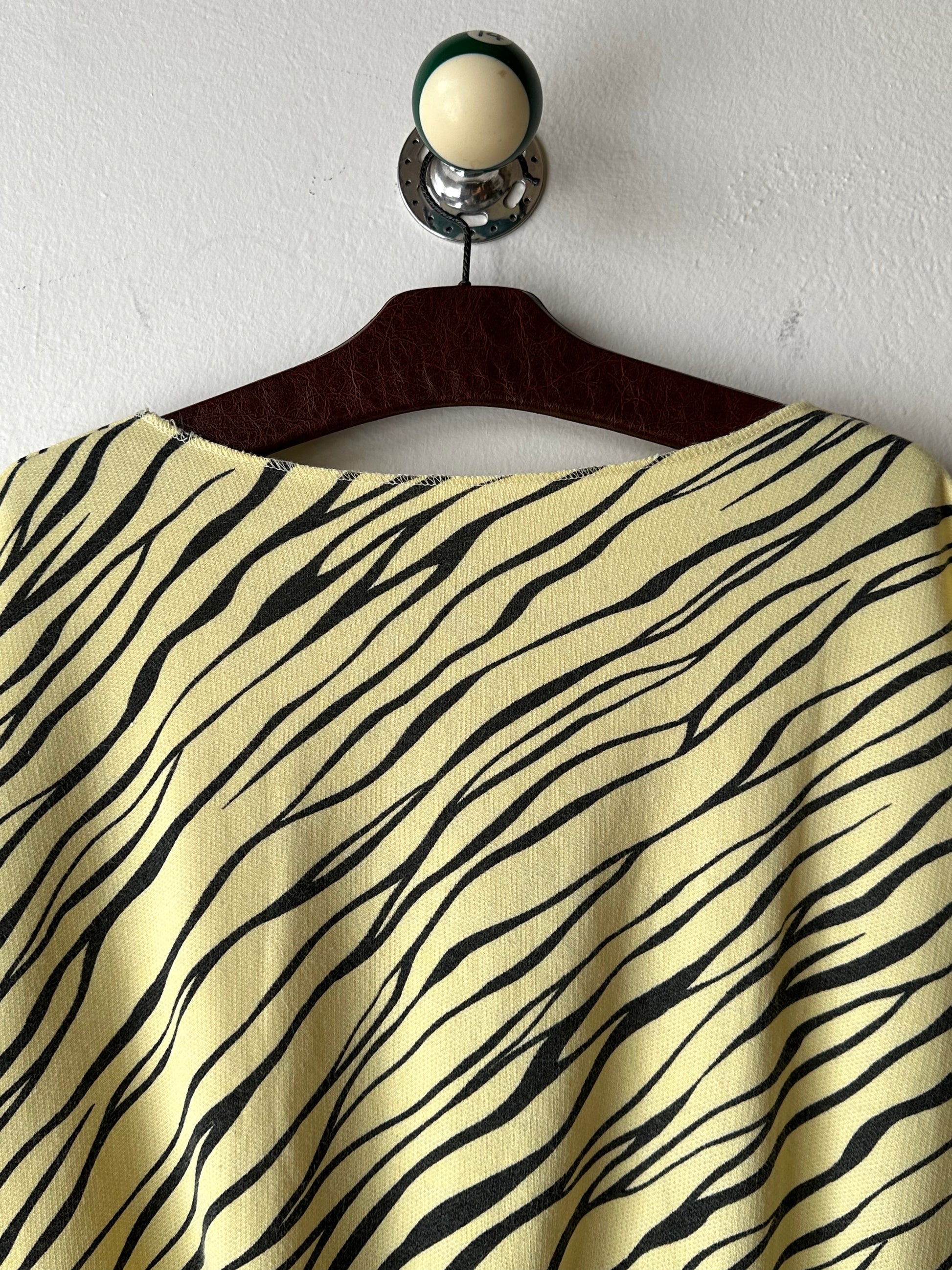 80s Swearshirt スウェットシャツ Sweat shirt 80年代 虎柄 虎 Tiger Toto Praha Vintage clothing shop Antique shop 古着屋 プラハ Showroom appointment Prague ユーロ古着 ヨーロッパ古着 古着卸 ヴィンテージ