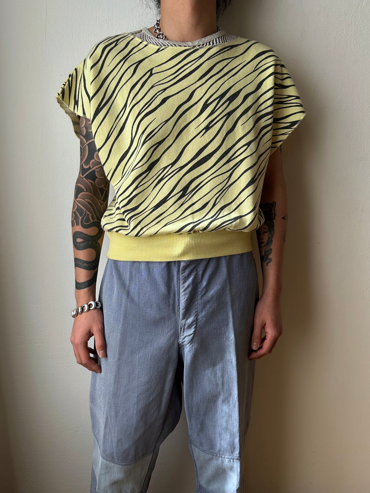 80s Swearshirt スウェットシャツ Sweat shirt 80年代 虎柄 虎 Tiger Toto Praha Vintage clothing shop Antique shop 古着屋 プラハ Showroom appointment Prague ユーロ古着 ヨーロッパ古着 古着卸 ヴィンテージ