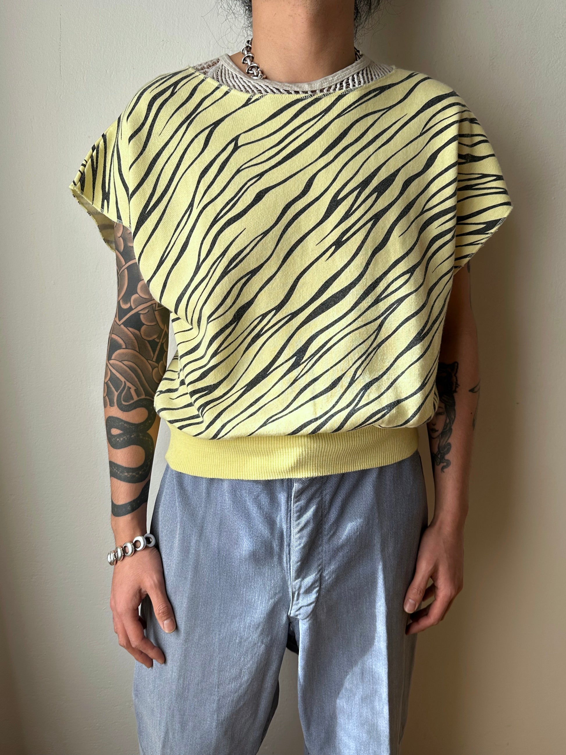 80s Swearshirt スウェットシャツ Sweat shirt 80年代 虎柄 虎 Tiger Toto Praha Vintage clothing shop Antique shop 古着屋 プラハ Showroom appointment Prague ユーロ古着 ヨーロッパ古着 古着卸 ヴィンテージ