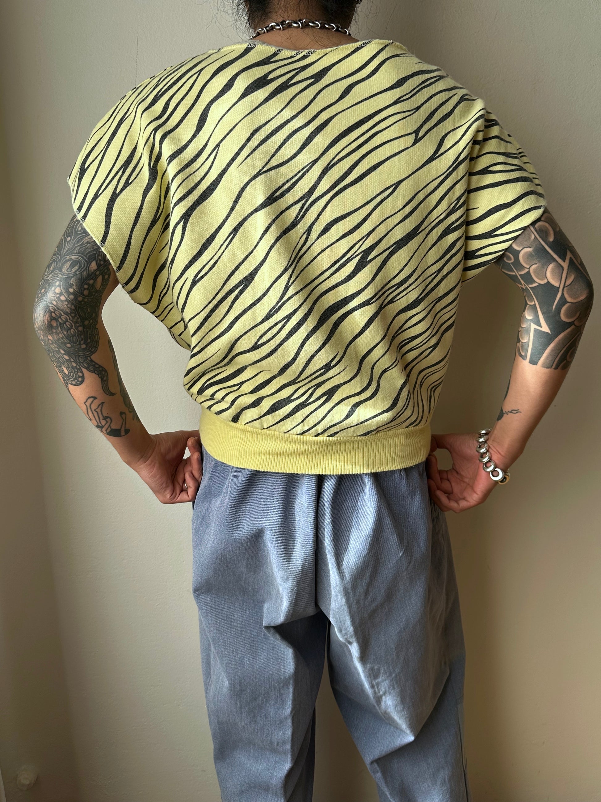 80s Swearshirt スウェットシャツ Sweat shirt 80年代 虎柄 虎 Tiger Toto Praha Vintage clothing shop Antique shop 古着屋 プラハ Showroom appointment Prague ユーロ古着 ヨーロッパ古着 古着卸 ヴィンテージ