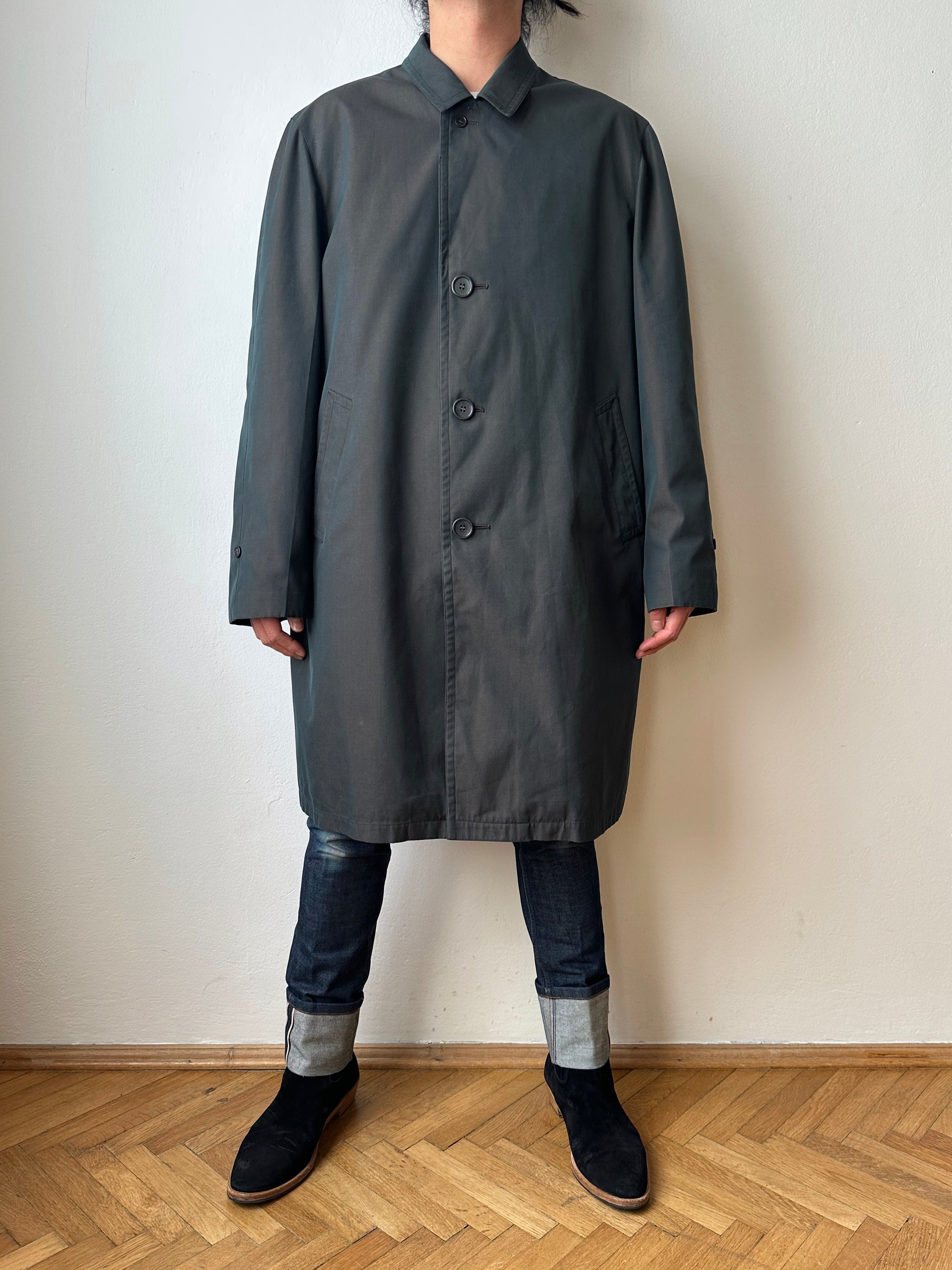 1980s Italian Iridescent waterproof coat 80年代 イタリア古着 イタリア製 玉虫 コート Toto Praha Vintage clothing shop Antique shop 古着屋 プラハ Showroom appointment Prague ユーロ古着 ヨーロッパ古着 古着卸 ヴィンテージ