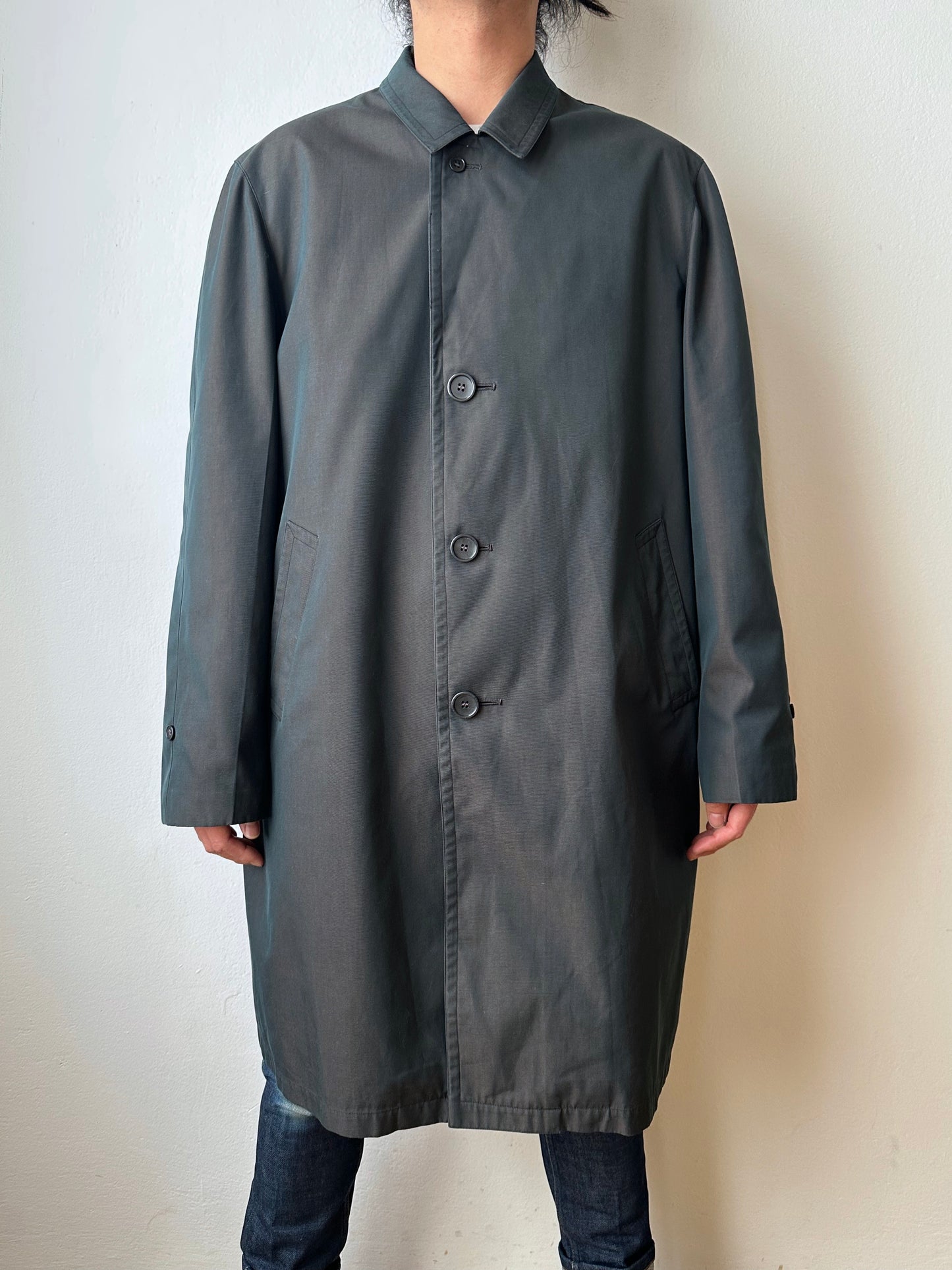 1980s Italian Iridescent waterproof coat 80年代 イタリア古着 イタリア製 玉虫 コート Toto Praha Vintage clothing shop Antique shop 古着屋 プラハ Showroom appointment Prague ユーロ古着 ヨーロッパ古着 古着卸 ヴィンテージ