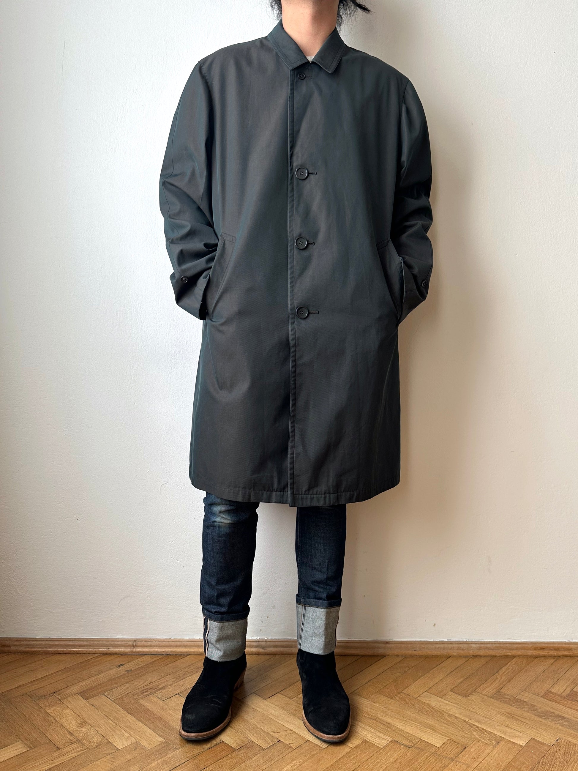 1980s Italian Iridescent waterproof coat 80年代 イタリア古着 イタリア製 玉虫 コート Toto Praha Vintage clothing shop Antique shop 古着屋 プラハ Showroom appointment Prague ユーロ古着 ヨーロッパ古着 古着卸 ヴィンテージ