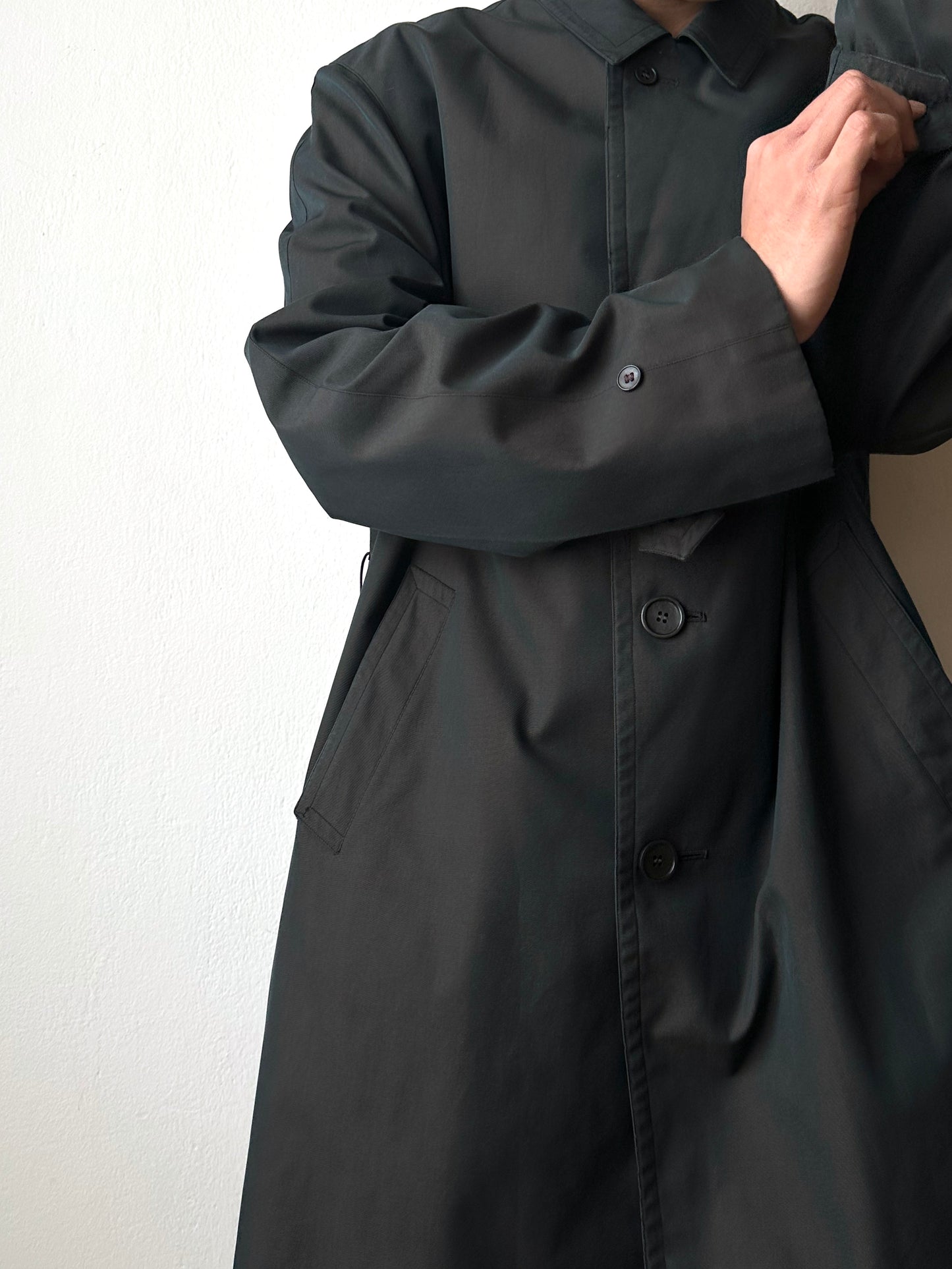 1980s Italian Iridescent waterproof coat 80年代 イタリア古着 イタリア製 玉虫 コート Toto Praha Vintage clothing shop Antique shop 古着屋 プラハ Showroom appointment Prague ユーロ古着 ヨーロッパ古着 古着卸 ヴィンテージ