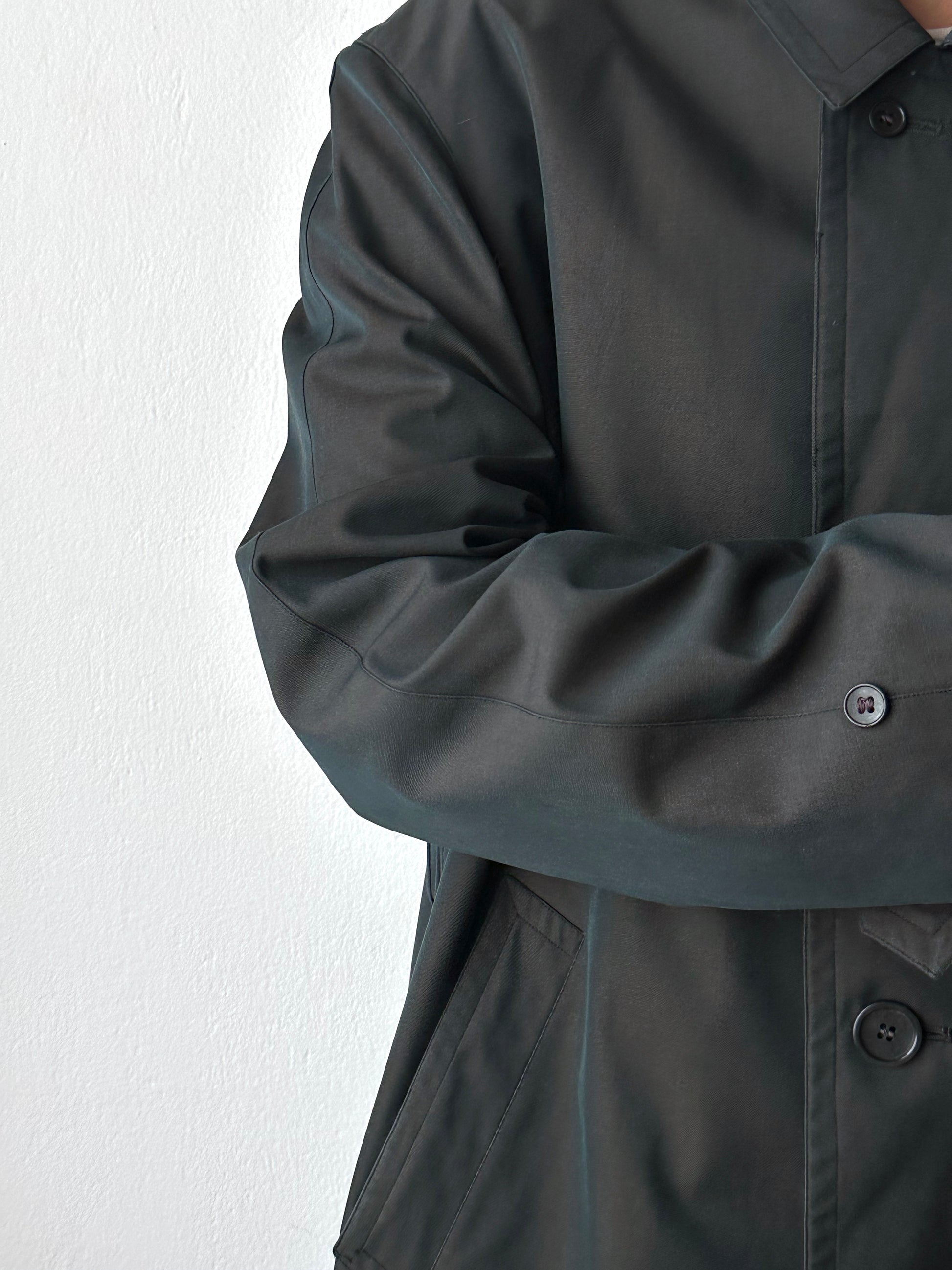 1980s Italian Iridescent waterproof coat 80年代 イタリア古着 イタリア製 玉虫 コート Toto Praha Vintage clothing shop Antique shop 古着屋 プラハ Showroom appointment Prague ユーロ古着 ヨーロッパ古着 古着卸 ヴィンテージ