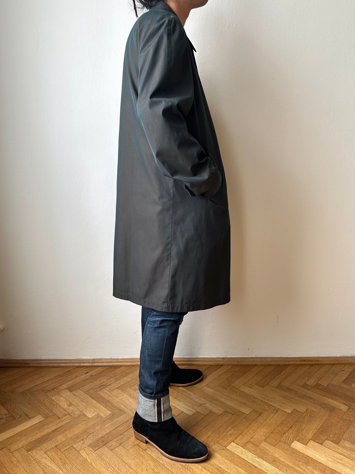 1980s Italian Iridescent waterproof coat 80年代 イタリア古着 イタリア製 玉虫 コート Toto Praha Vintage clothing shop Antique shop 古着屋 プラハ Showroom appointment Prague ユーロ古着 ヨーロッパ古着 古着卸 ヴィンテージ