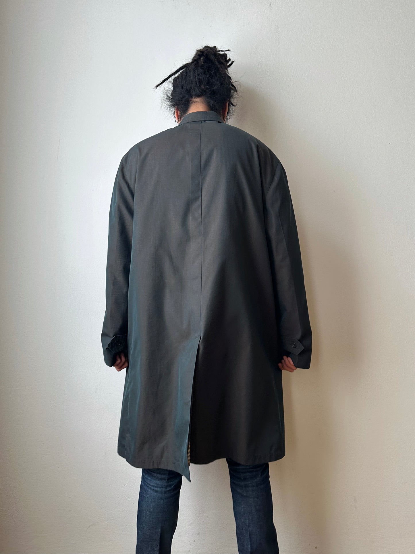 1980s Italian Iridescent waterproof coat 80年代 イタリア古着 イタリア製 玉虫 コート Toto Praha Vintage clothing shop Antique shop 古着屋 プラハ Showroom appointment Prague ユーロ古着 ヨーロッパ古着 古着卸 ヴィンテージ