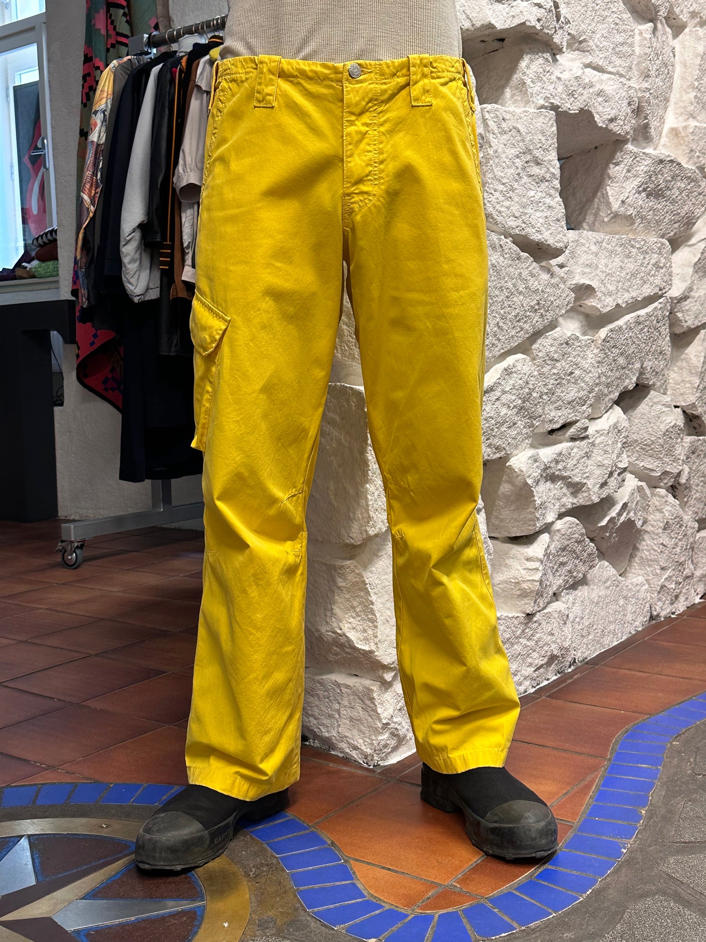 ARMANI JEANS アルマーニジーンズ Toto Vintage clothing store Antique shop Praha Prague Vintage ヴィンテージ プラハ 古着屋 古着 アンティークショップ ユーロ古着  ヨーロッパ古着 Made in Rumania ルーマニア製 yellow 黄色 