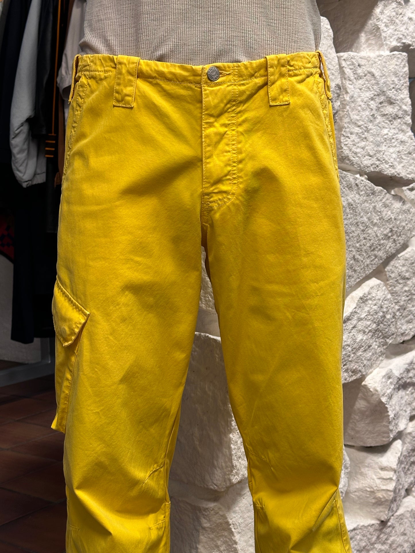 ARMANI JEANS アルマーニジーンズ Toto Vintage clothing store Antique shop Praha Prague Vintage ヴィンテージ プラハ 古着屋 古着 アンティークショップ ユーロ古着  ヨーロッパ古着 Made in Rumania ルーマニア製 yellow 黄色 