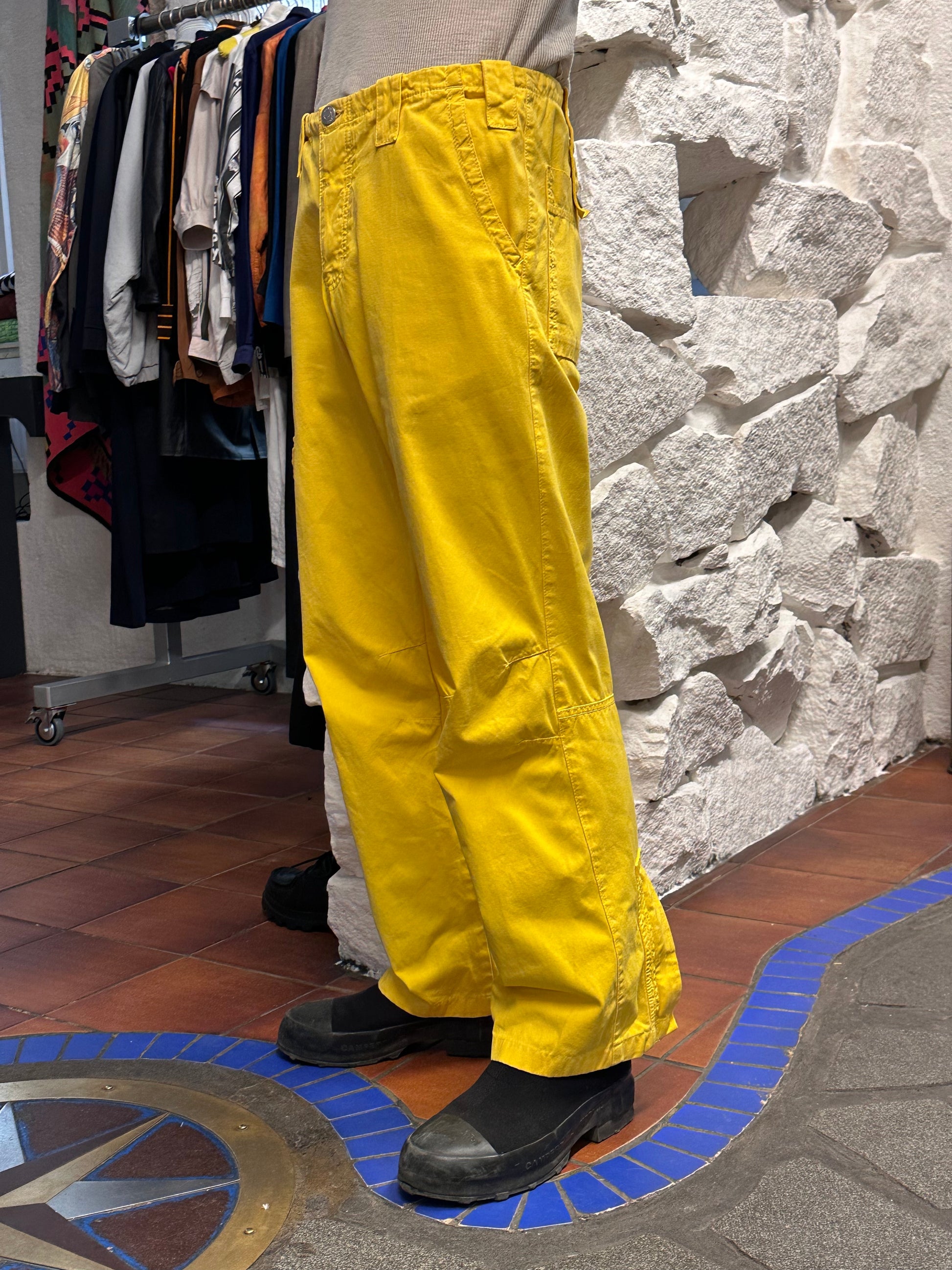 ARMANI JEANS アルマーニジーンズ Toto Vintage clothing store Antique shop Praha Prague Vintage ヴィンテージ プラハ 古着屋 古着 アンティークショップ ユーロ古着  ヨーロッパ古着 Made in Rumania ルーマニア製 yellow 黄色 